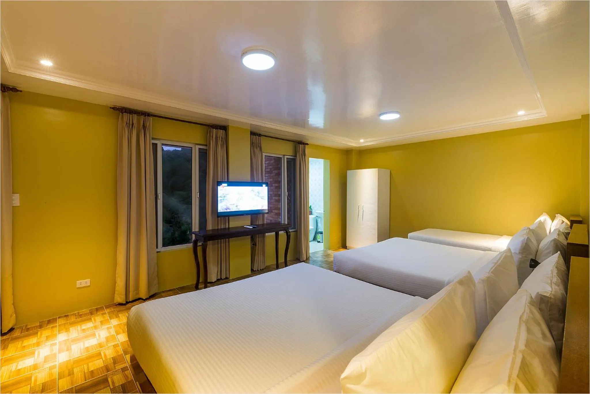 TV and multimedia, Bed in Bernardo's Lantia Hotel