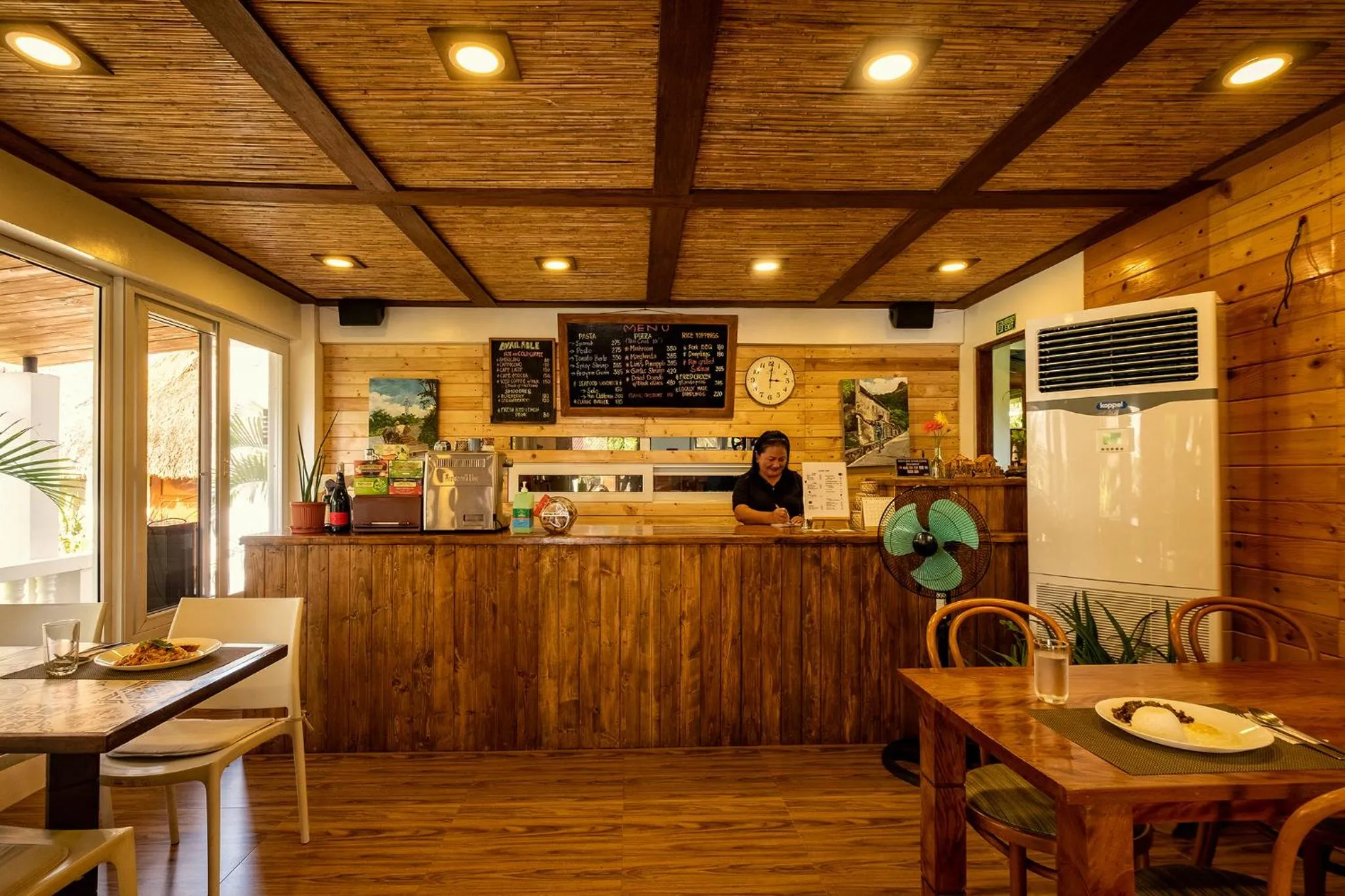 Restaurant/places to eat in Bernardo's Lantia Hotel