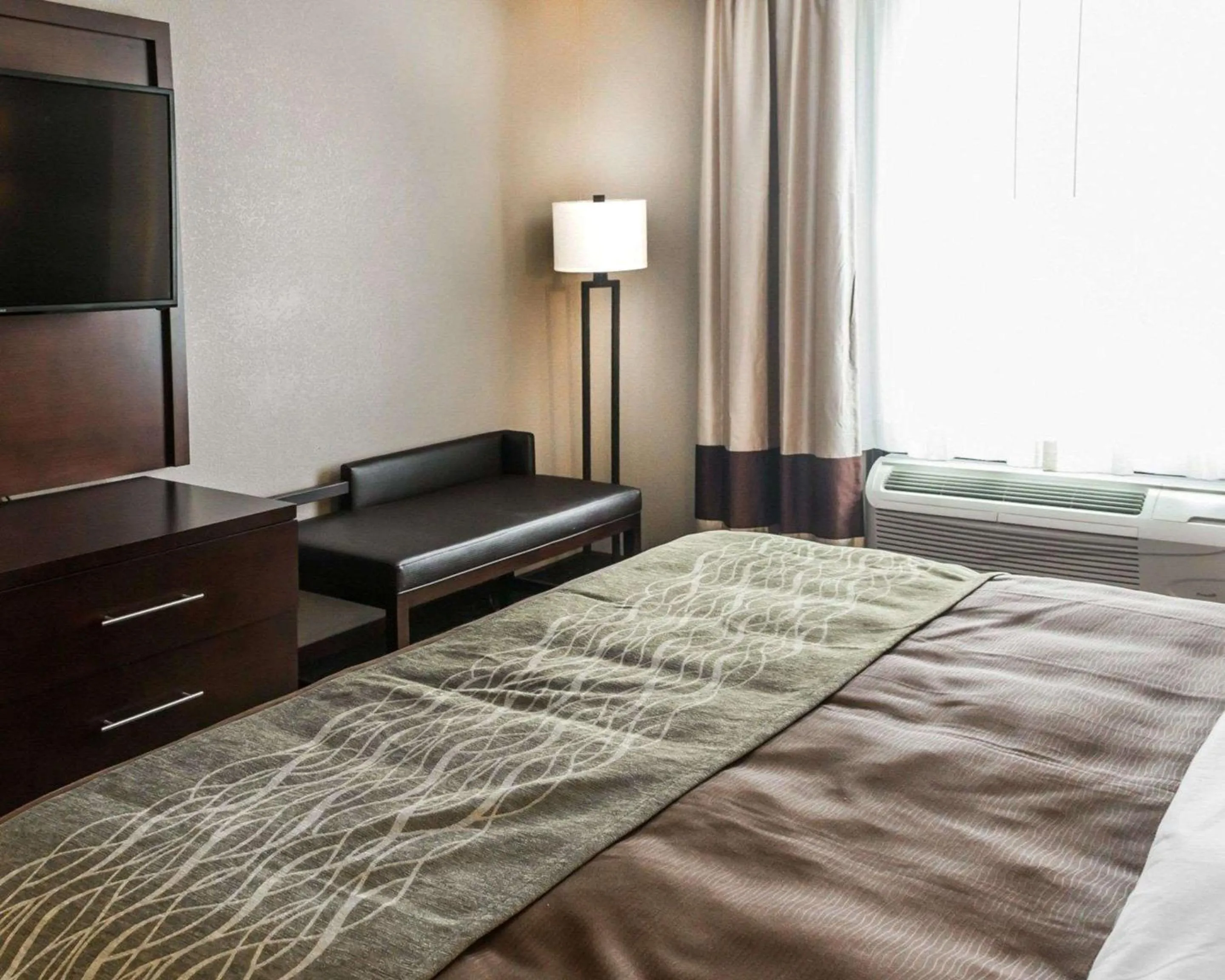 Photo of the whole room, Bed in Comfort Inn & Suites Pharr - McAllen