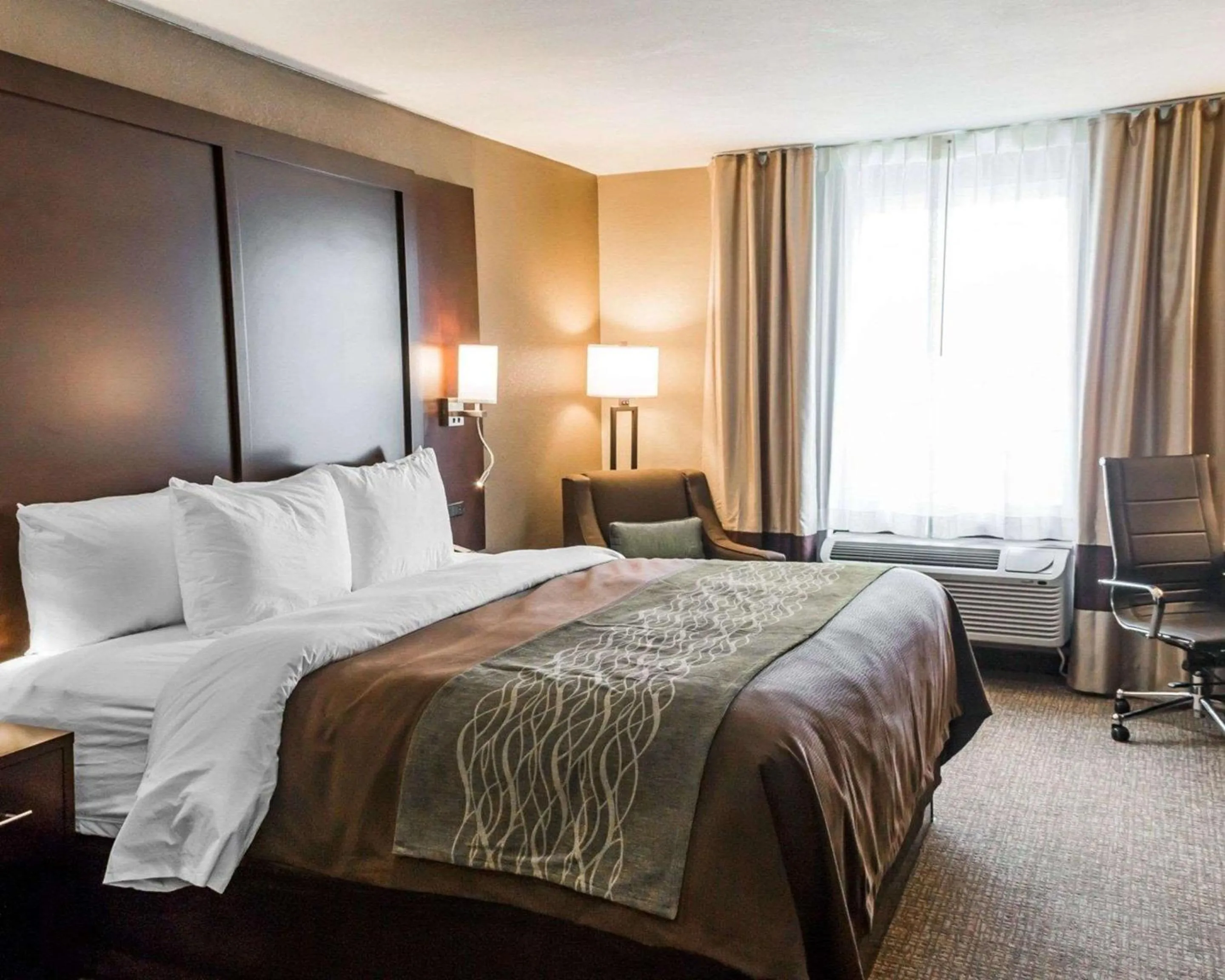 Photo of the whole room, Bed in Comfort Inn & Suites Pharr - McAllen