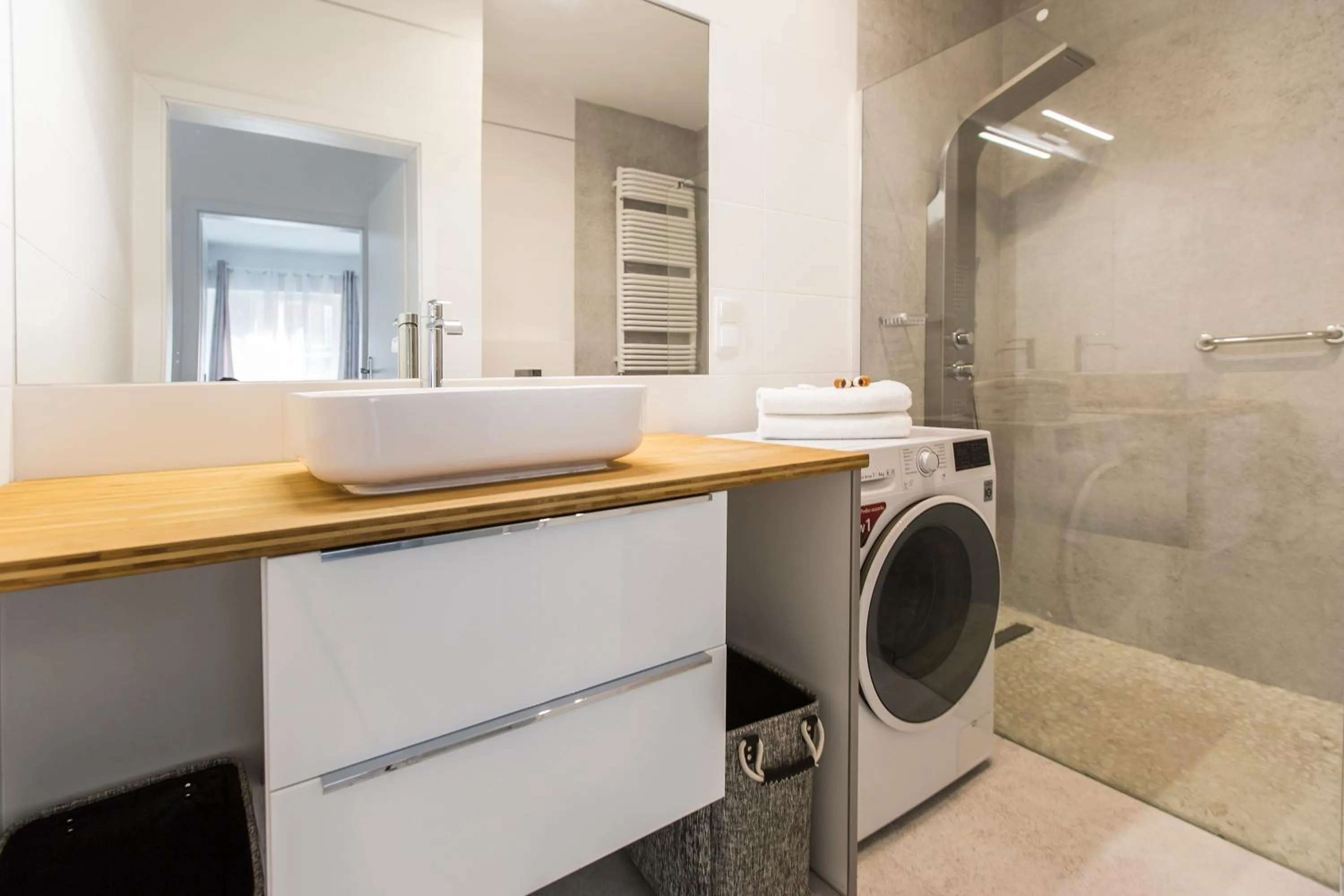 Shower in City Break Gdańsk Rajska 8 Apartamenty