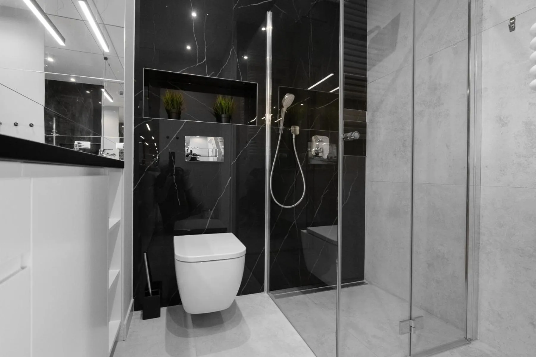 Shower in City Break Gdańsk Rajska 8 Apartamenty