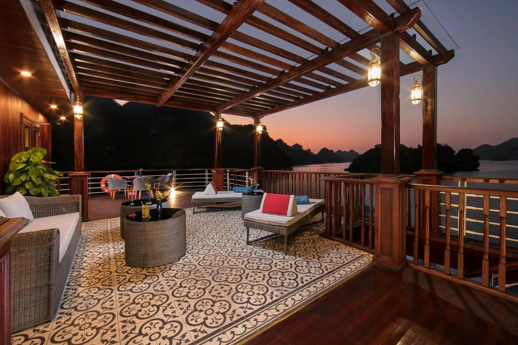 Patio in Heritage Cruises Binh Chuan Cat Ba Archipelago