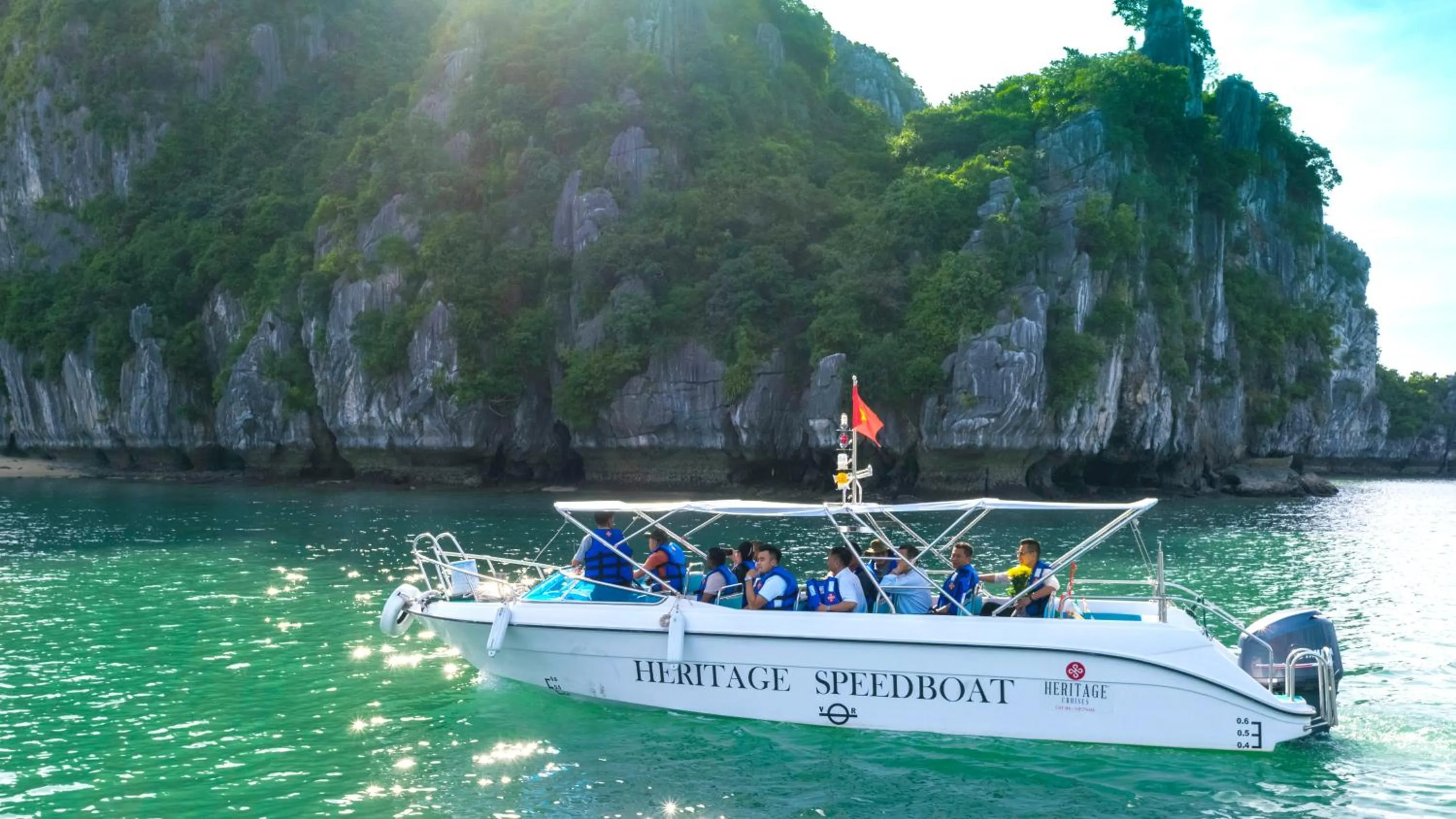 People in Heritage Cruises Binh Chuan Cat Ba Archipelago