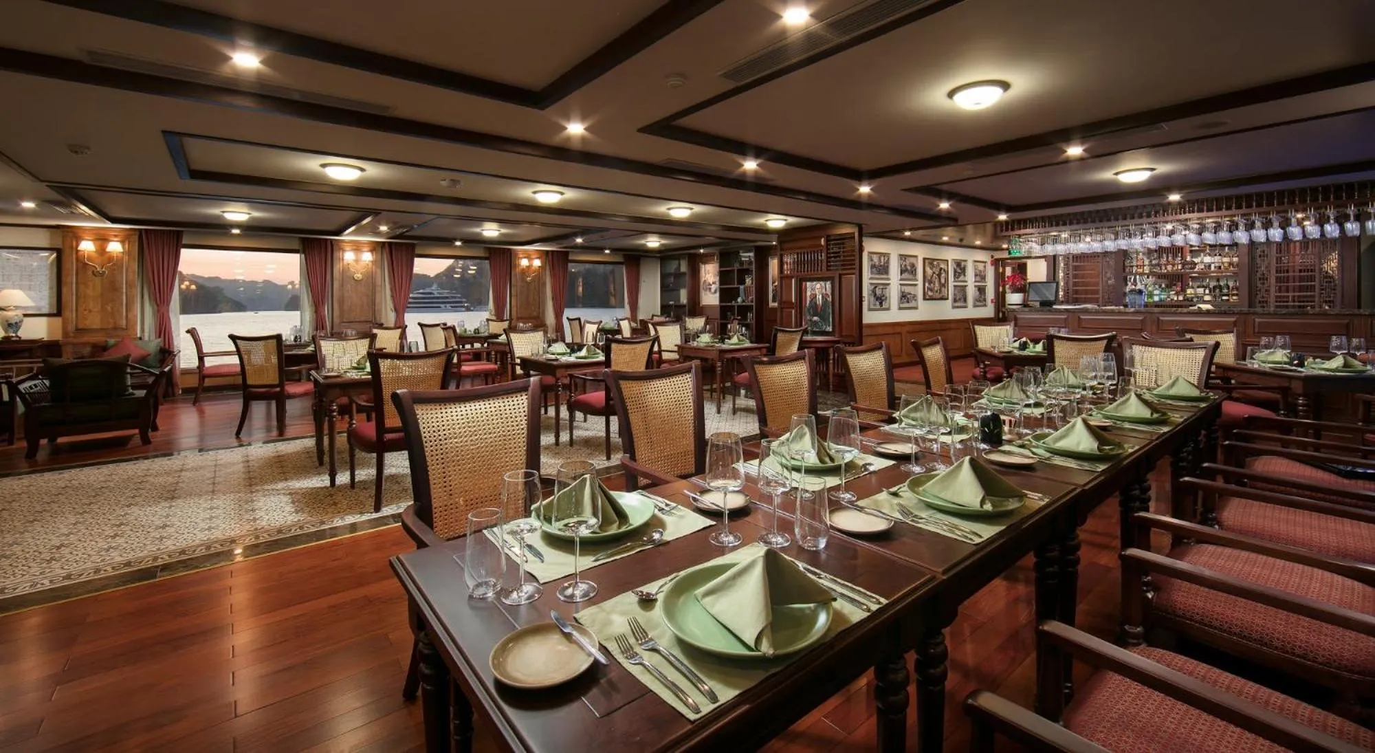 Restaurant/places to eat in Heritage Cruises Binh Chuan Cat Ba Archipelago