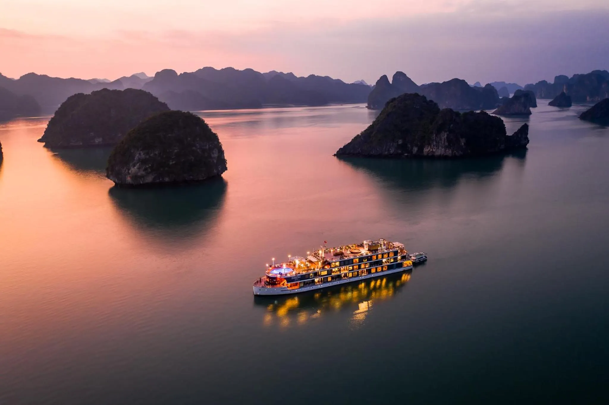 Natural landscape in Heritage Cruises Binh Chuan Cat Ba Archipelago