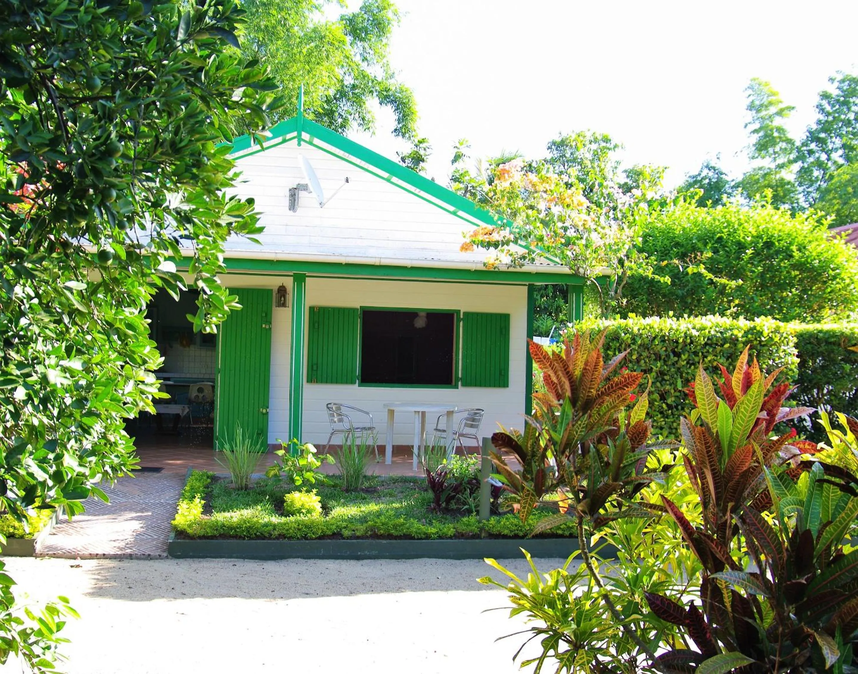 Charming house with sea view in Foulpointe + Enclosed garden.