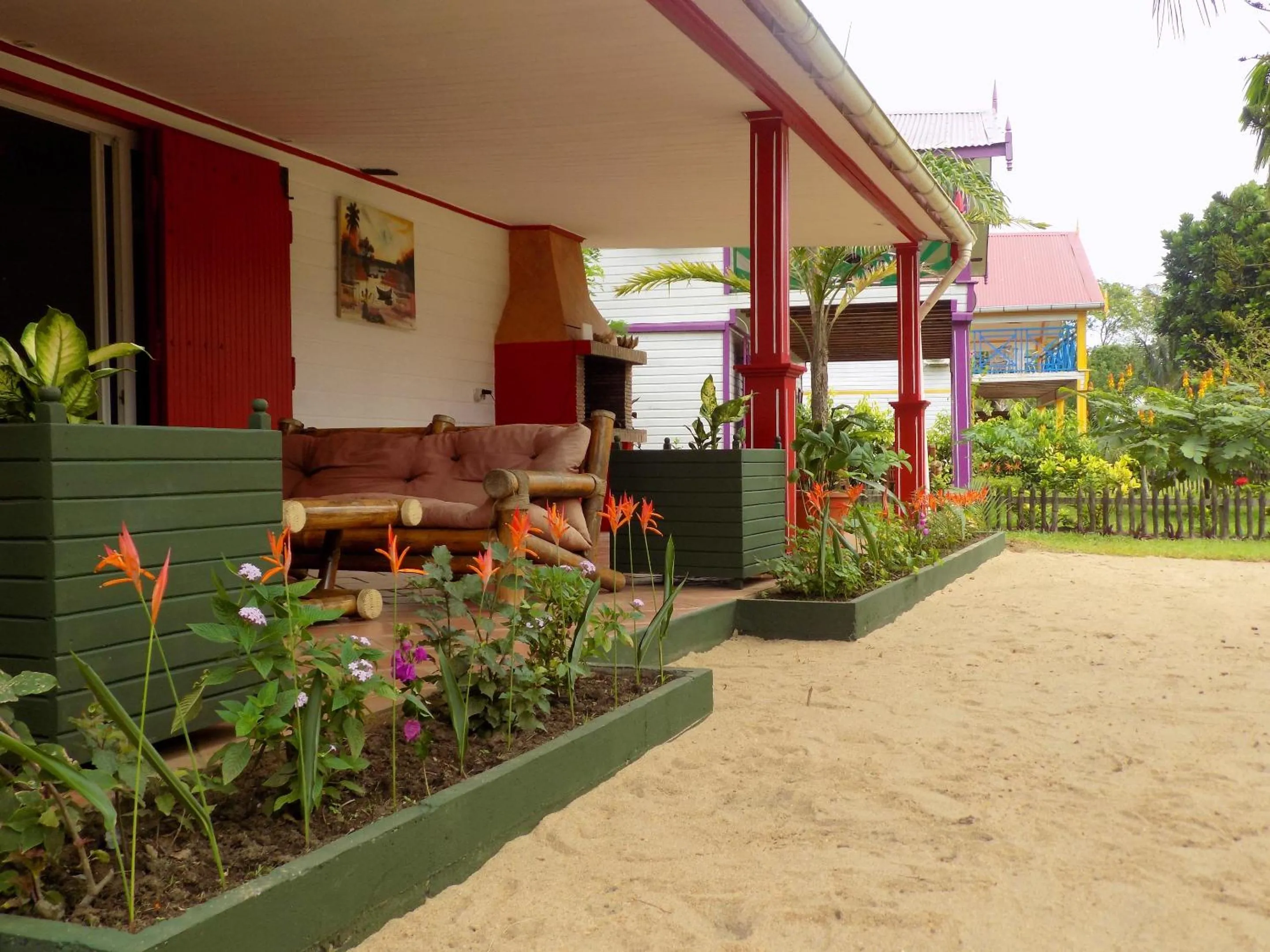 Charming house with sea view in Foulpointe + Enclosed garden.