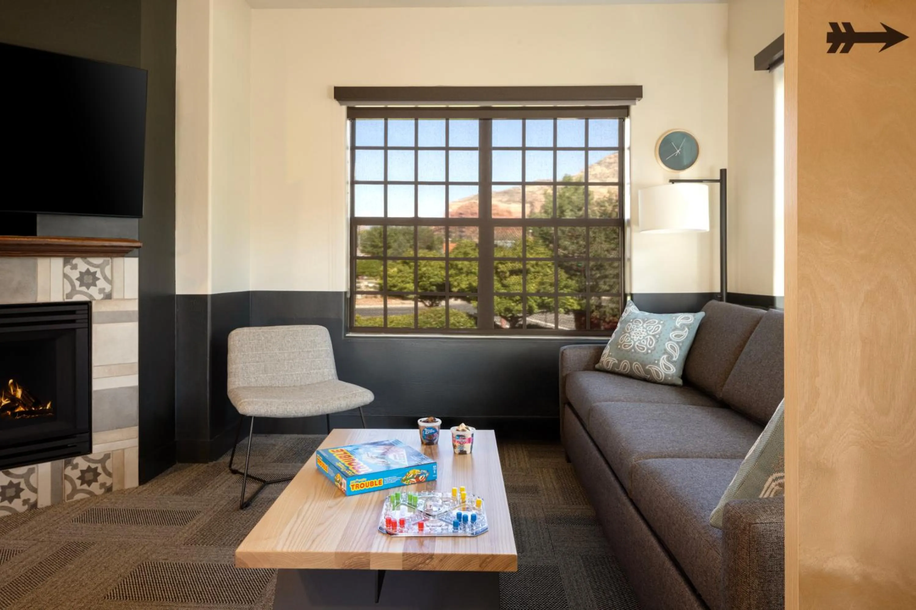 TV and multimedia in Sedona Real Inn & Suites