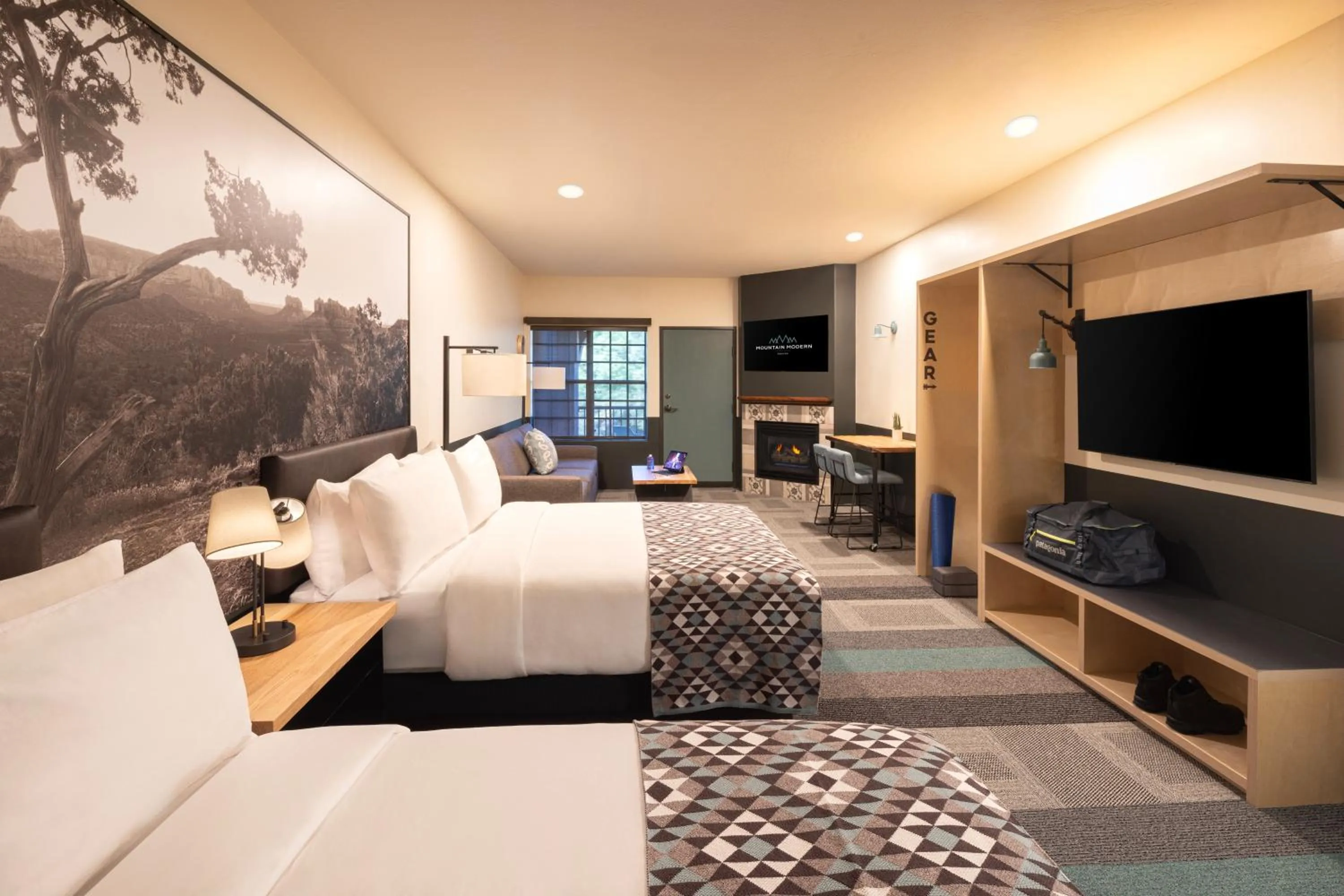 Patio, Bed in Sedona Real Inn & Suites