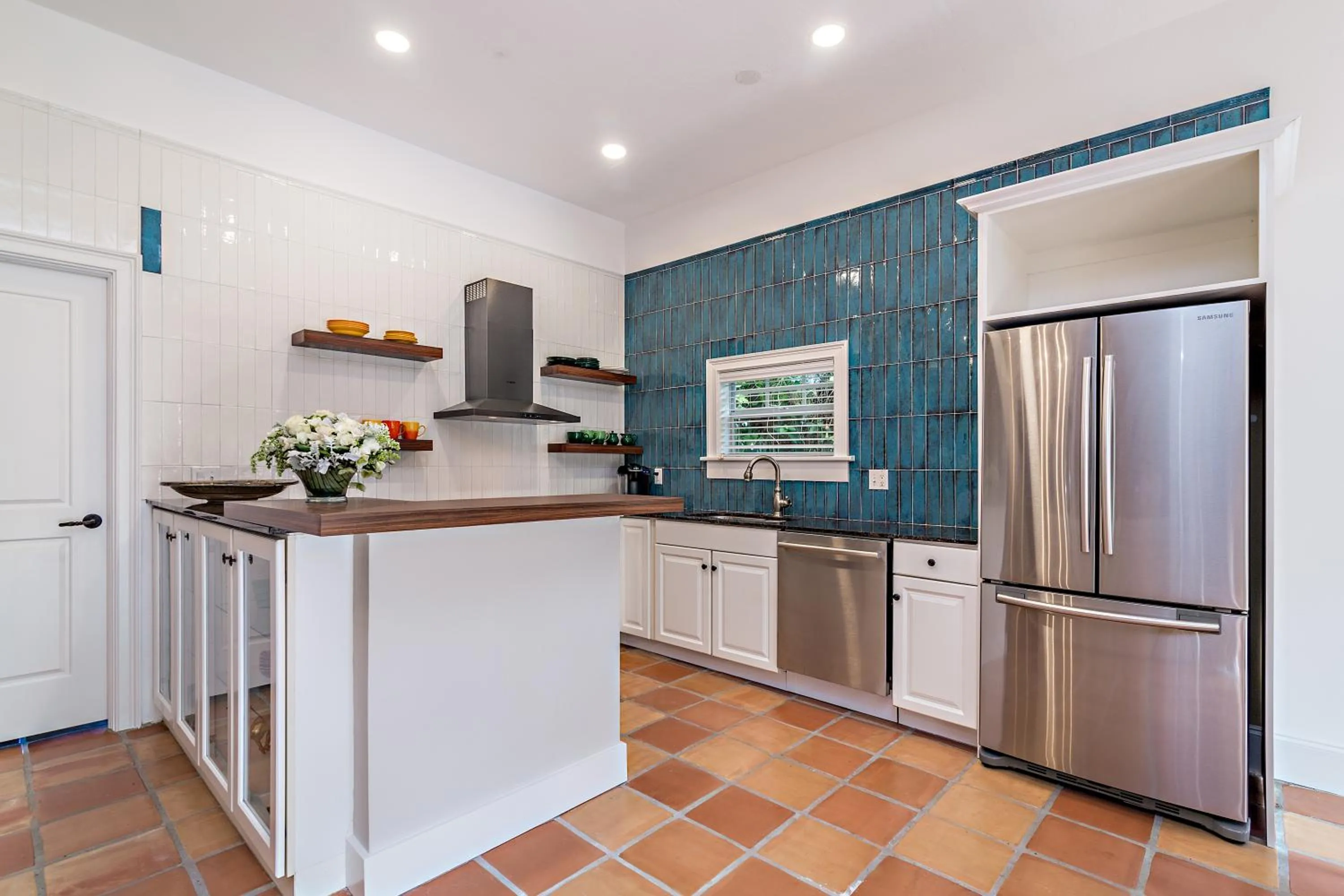 Kitchen or kitchenette in Grandview Gardens