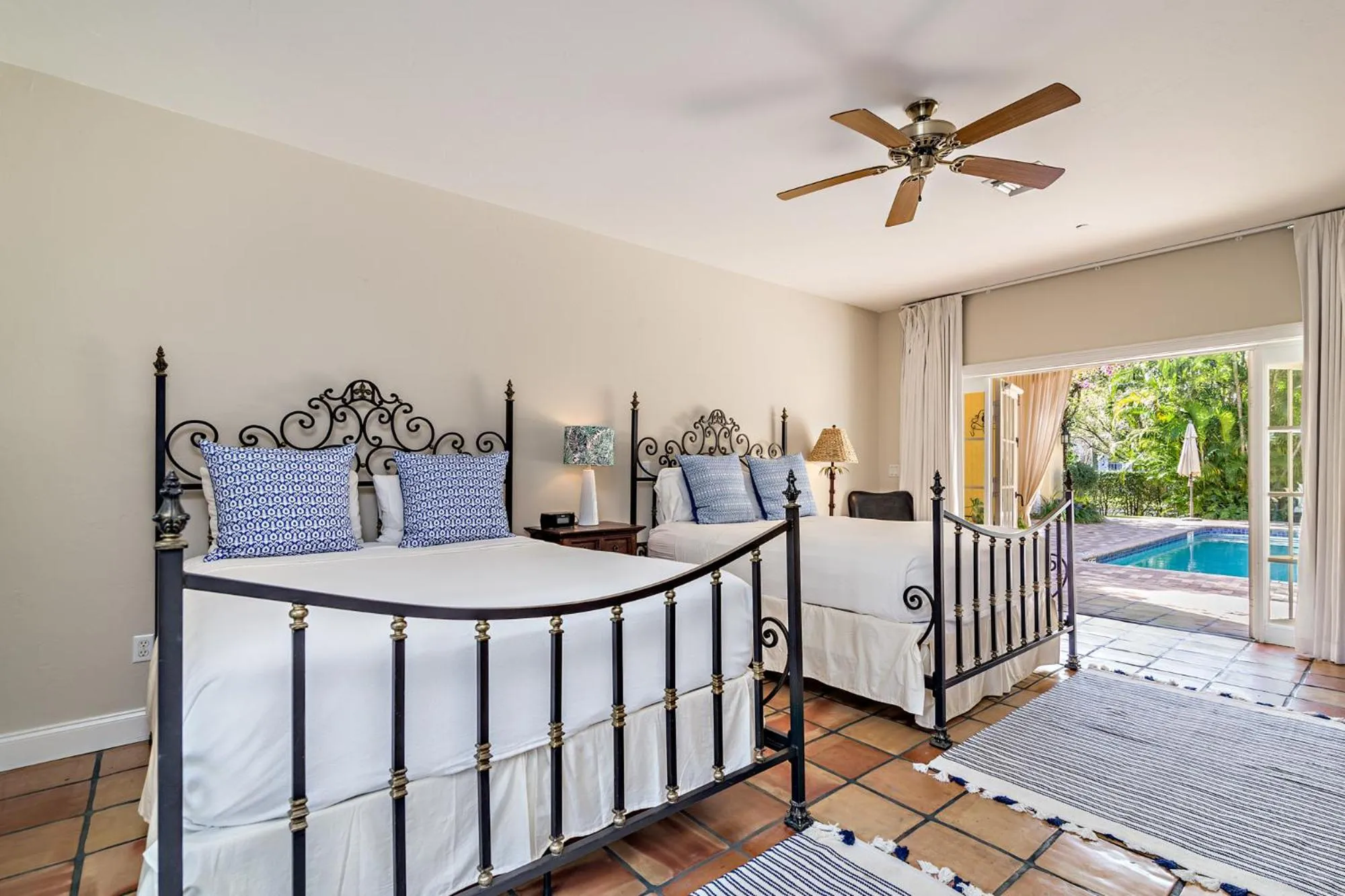 Bedroom, Bed in Grandview Gardens