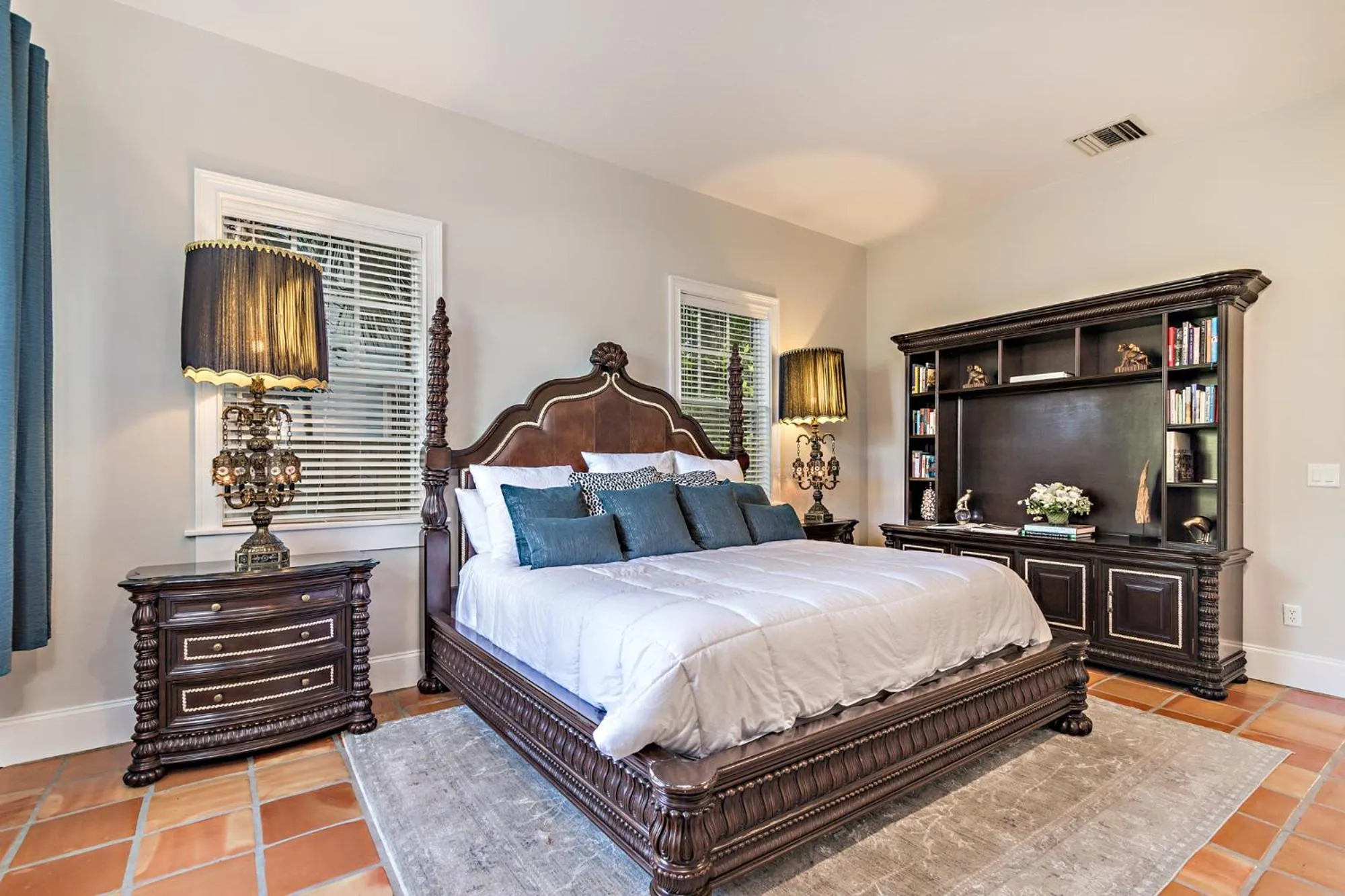 Bedroom, Bed in Grandview Gardens