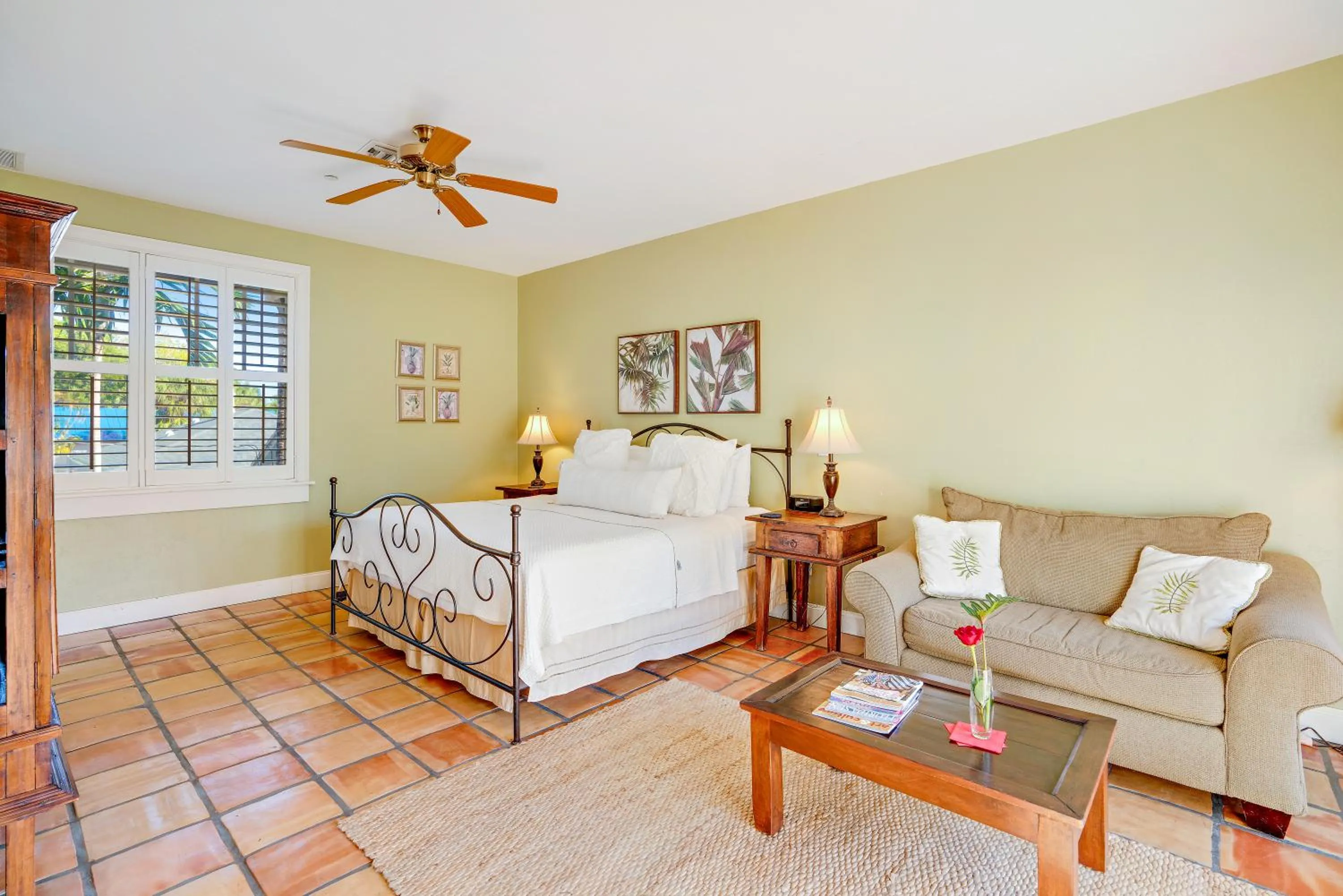 Bedroom, Bed in Grandview Gardens