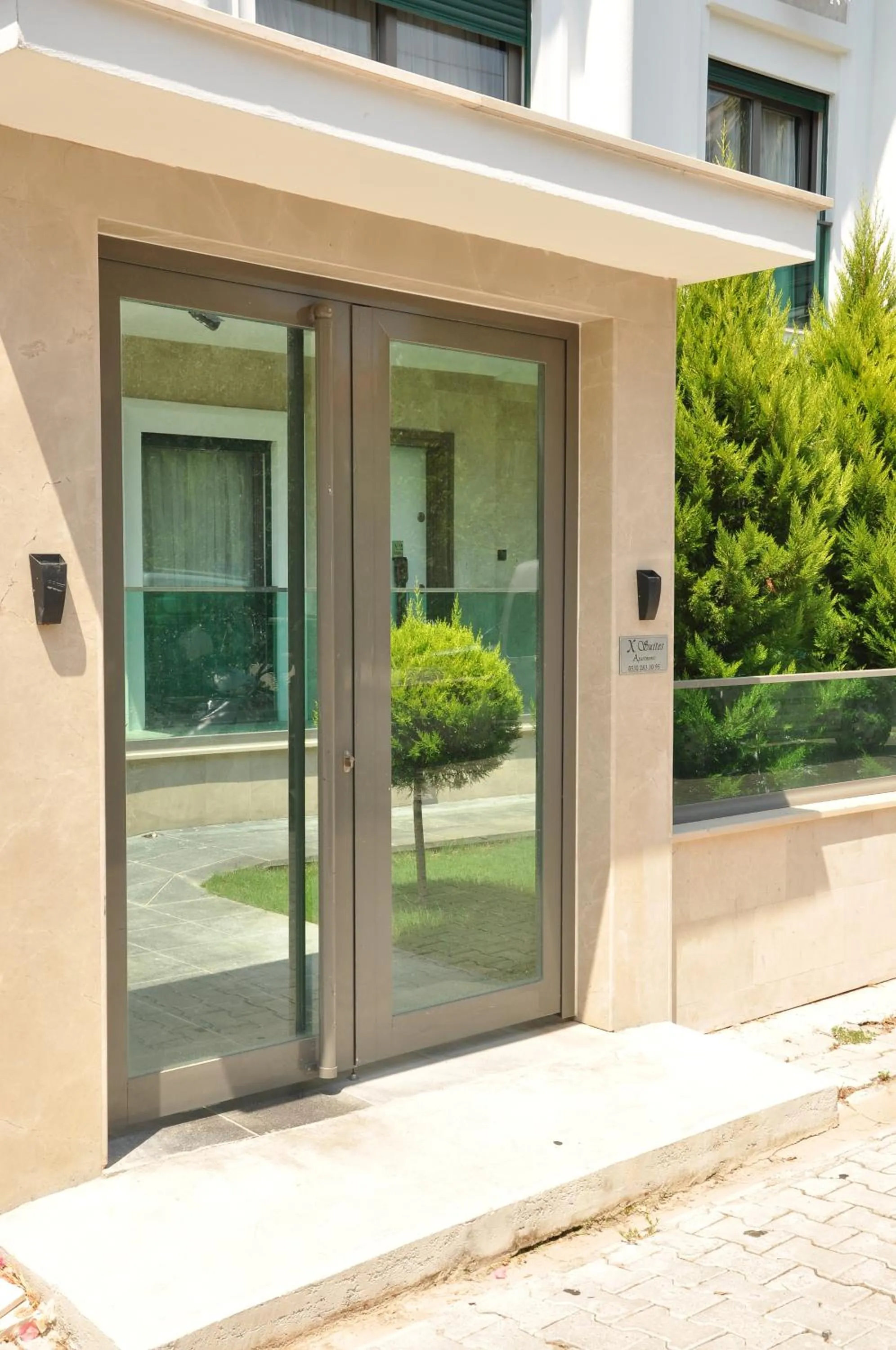 Facade/entrance in X SUITE APART