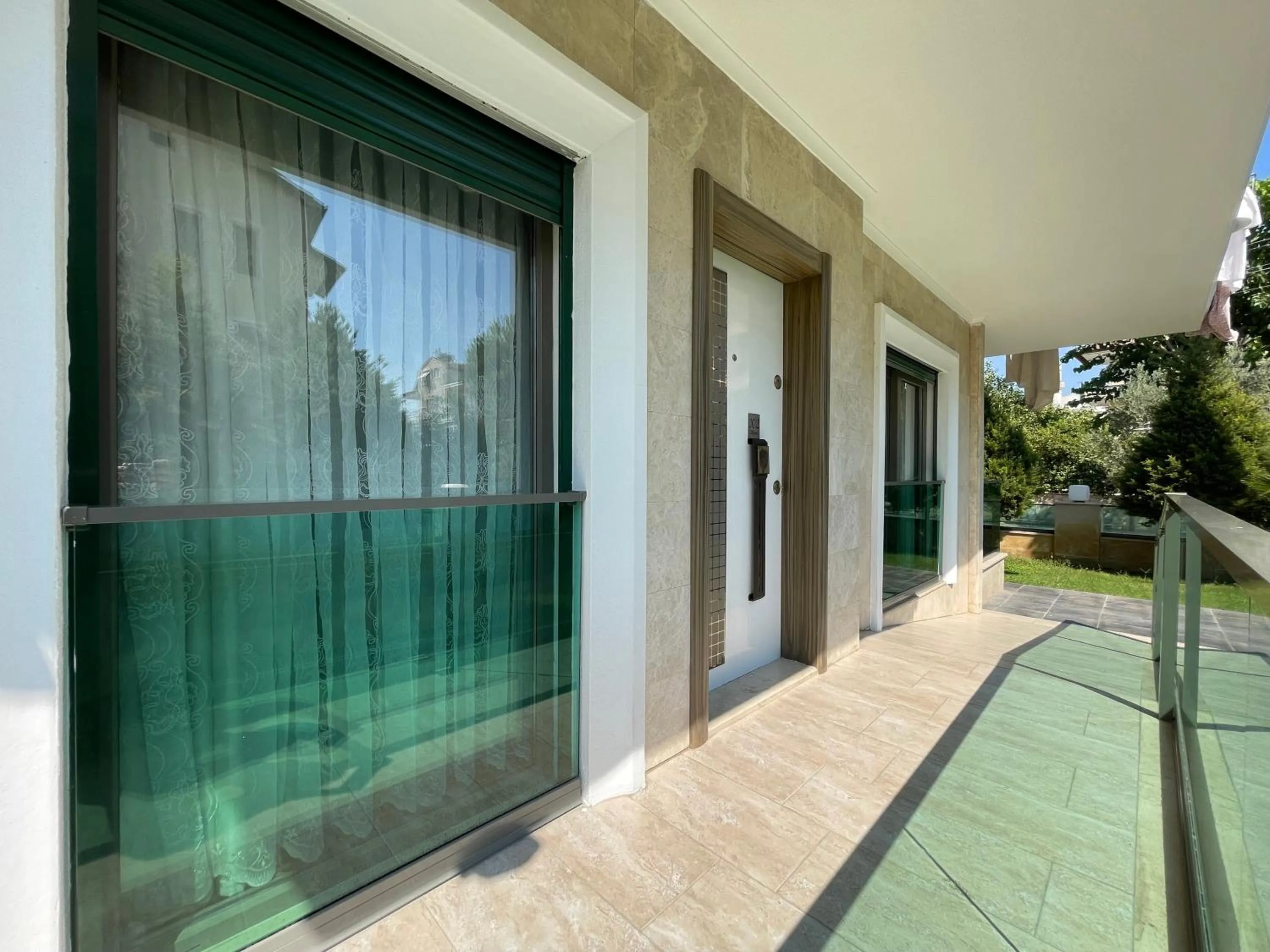 Facade/entrance in X SUITE APART