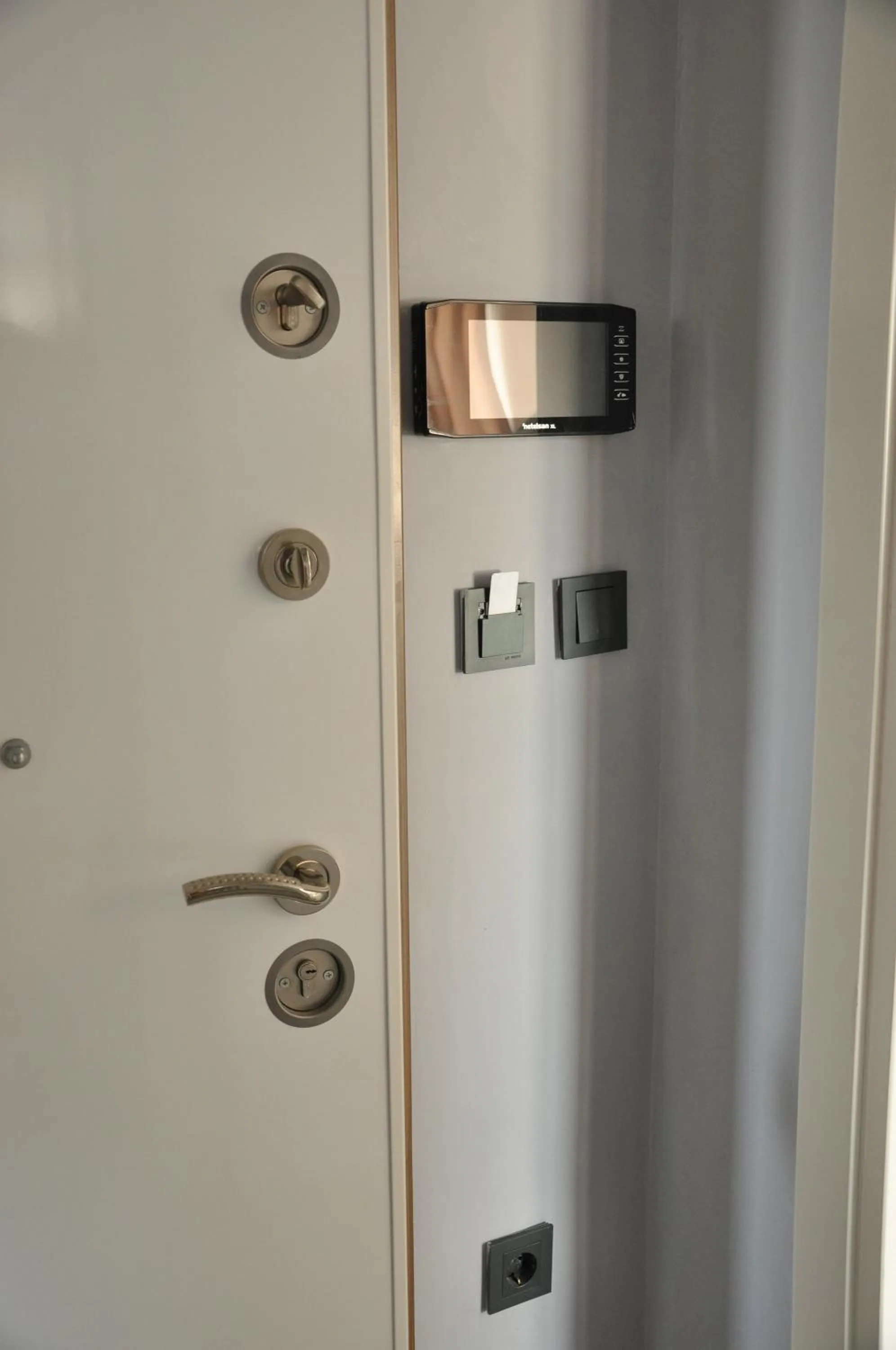 Logo/Certificate/Sign in X SUITE APART