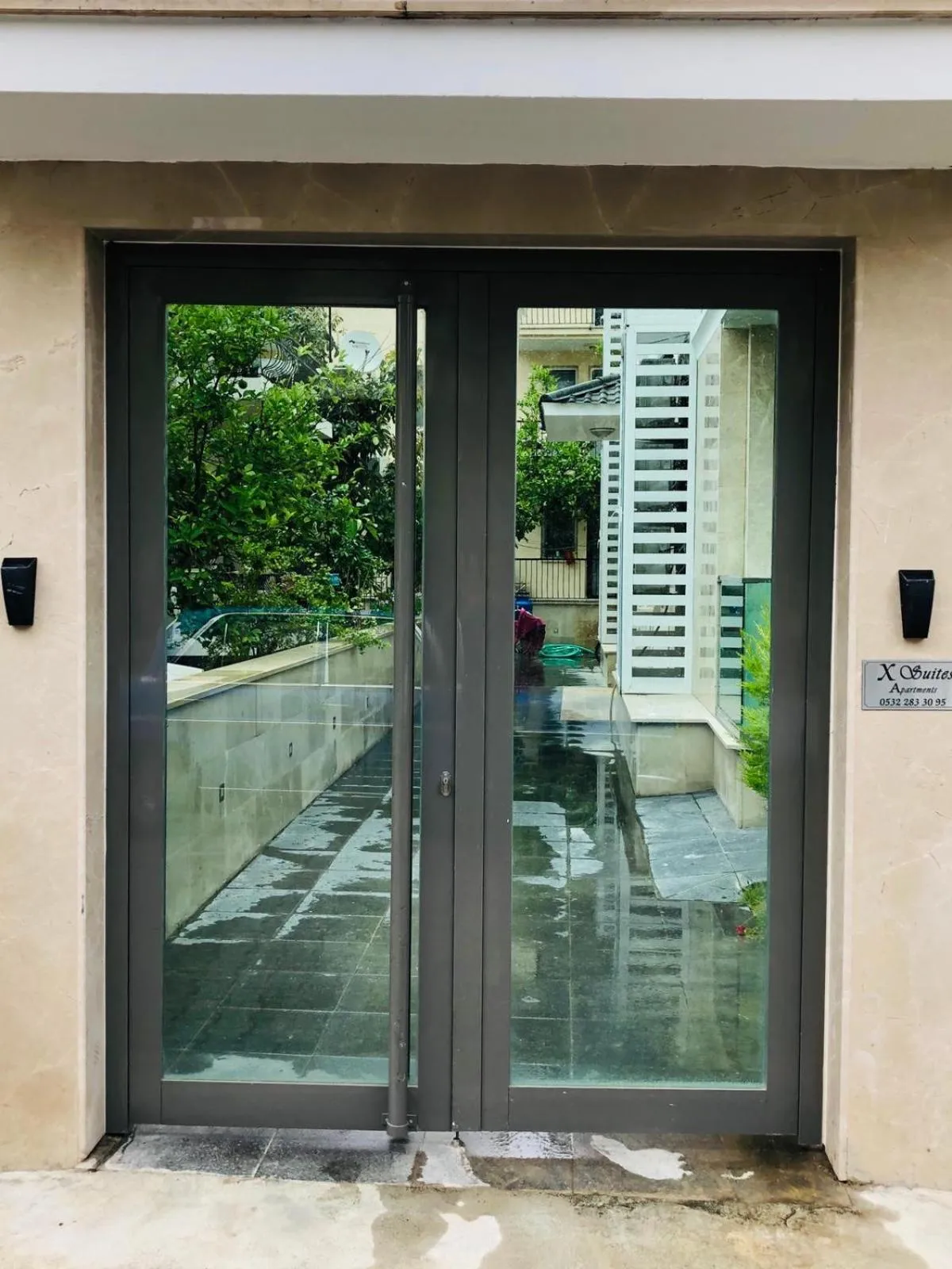 Facade/entrance in X SUITE APART