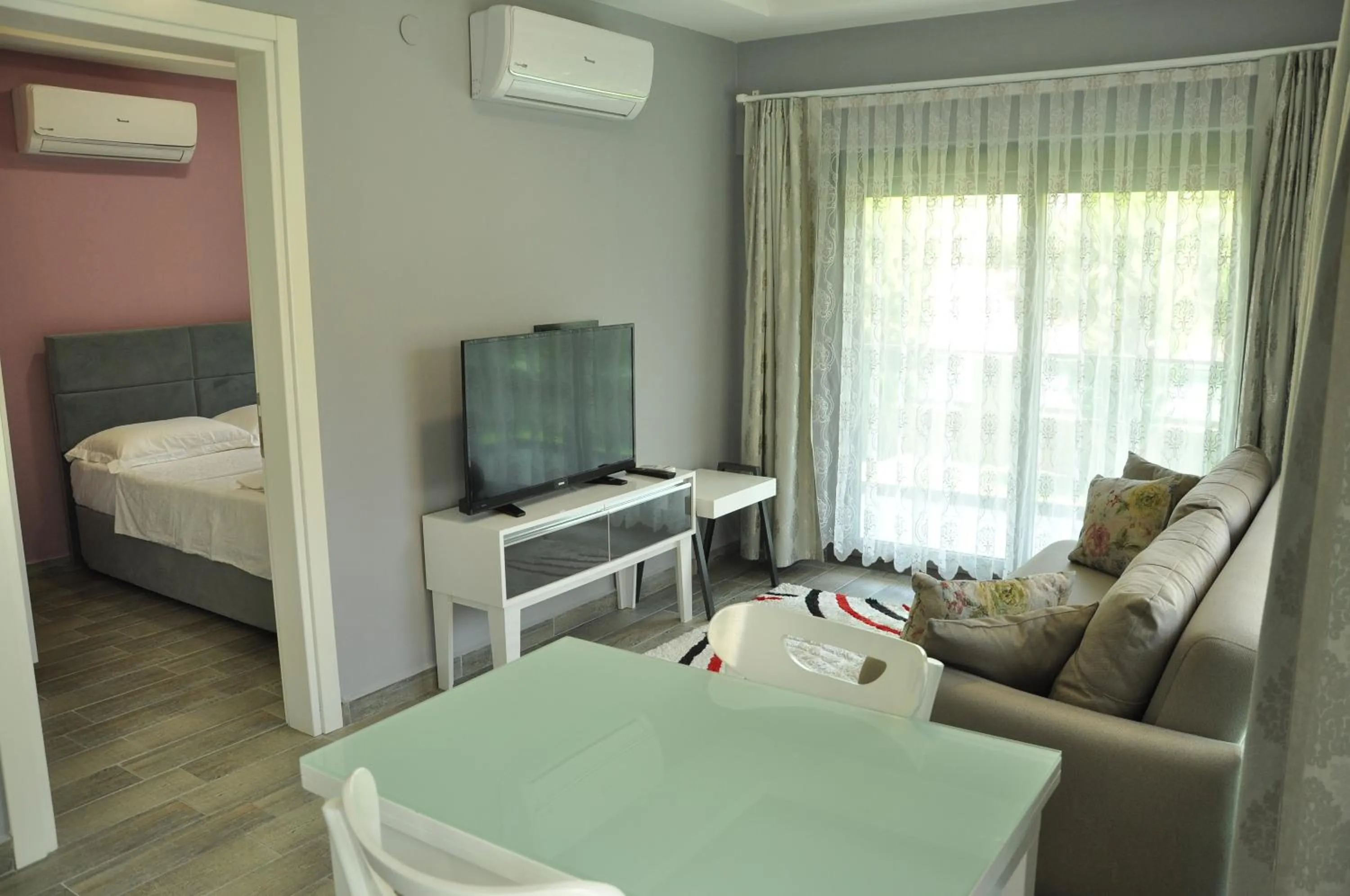 Communal lounge/ TV room, Bed in X SUITE APART