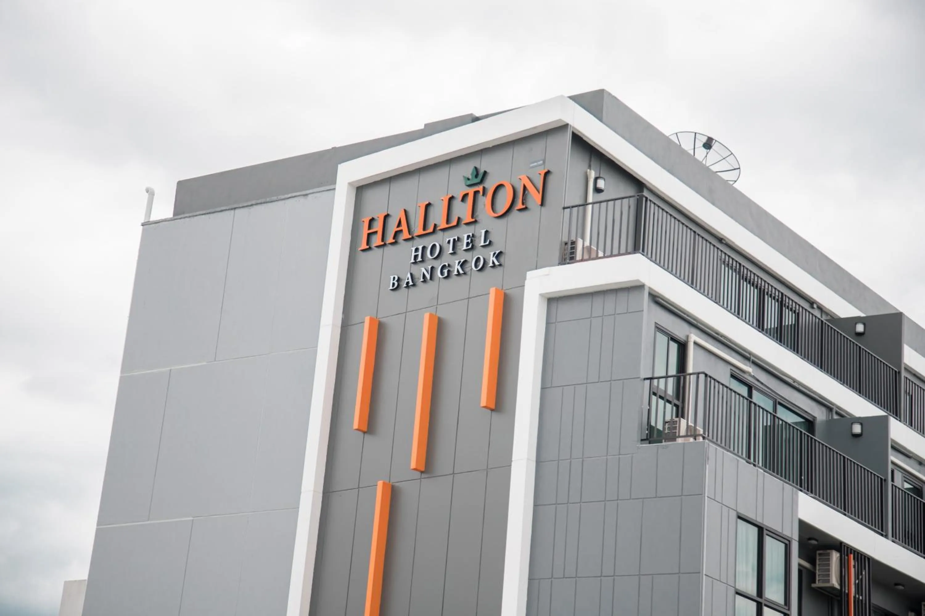 Property building in Hallton Hotel Bangkok