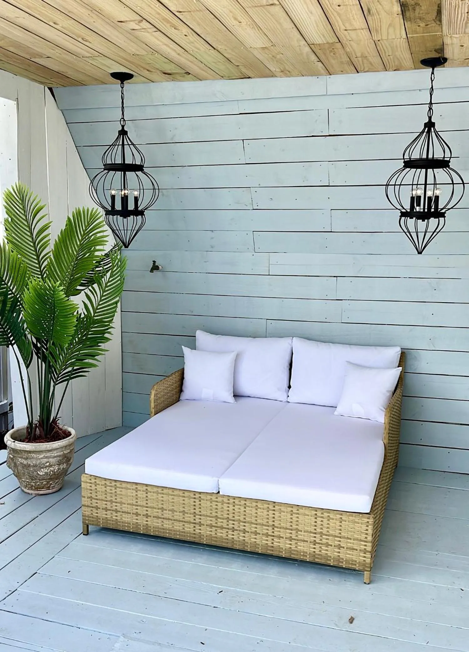 Patio, Bed in Turtle Beach Resort