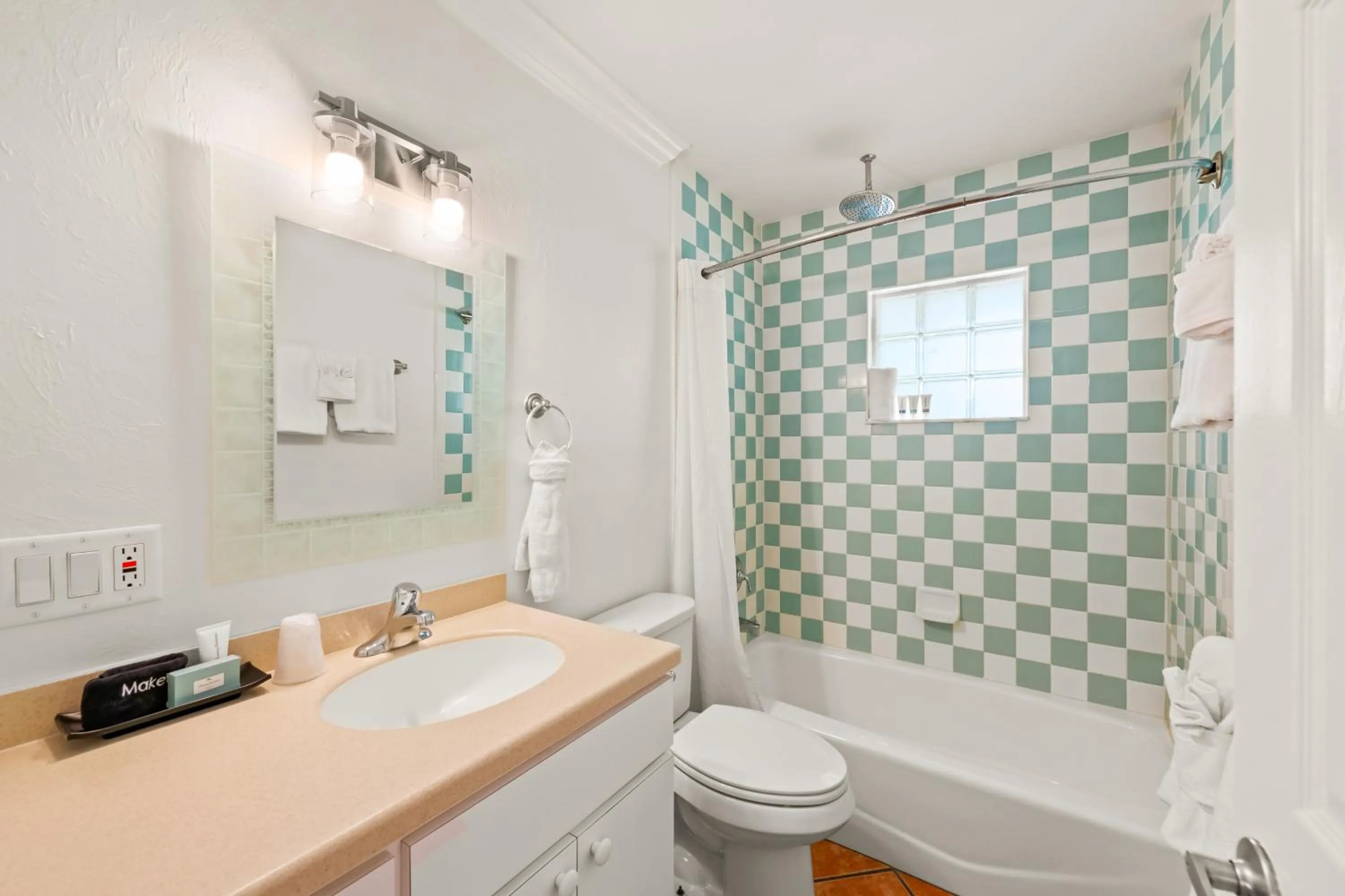 Bathroom in Tropic Isle At Anna Maria Island Inn