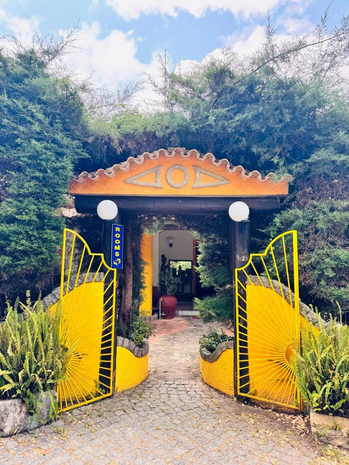 Facade/entrance in Bica Boa