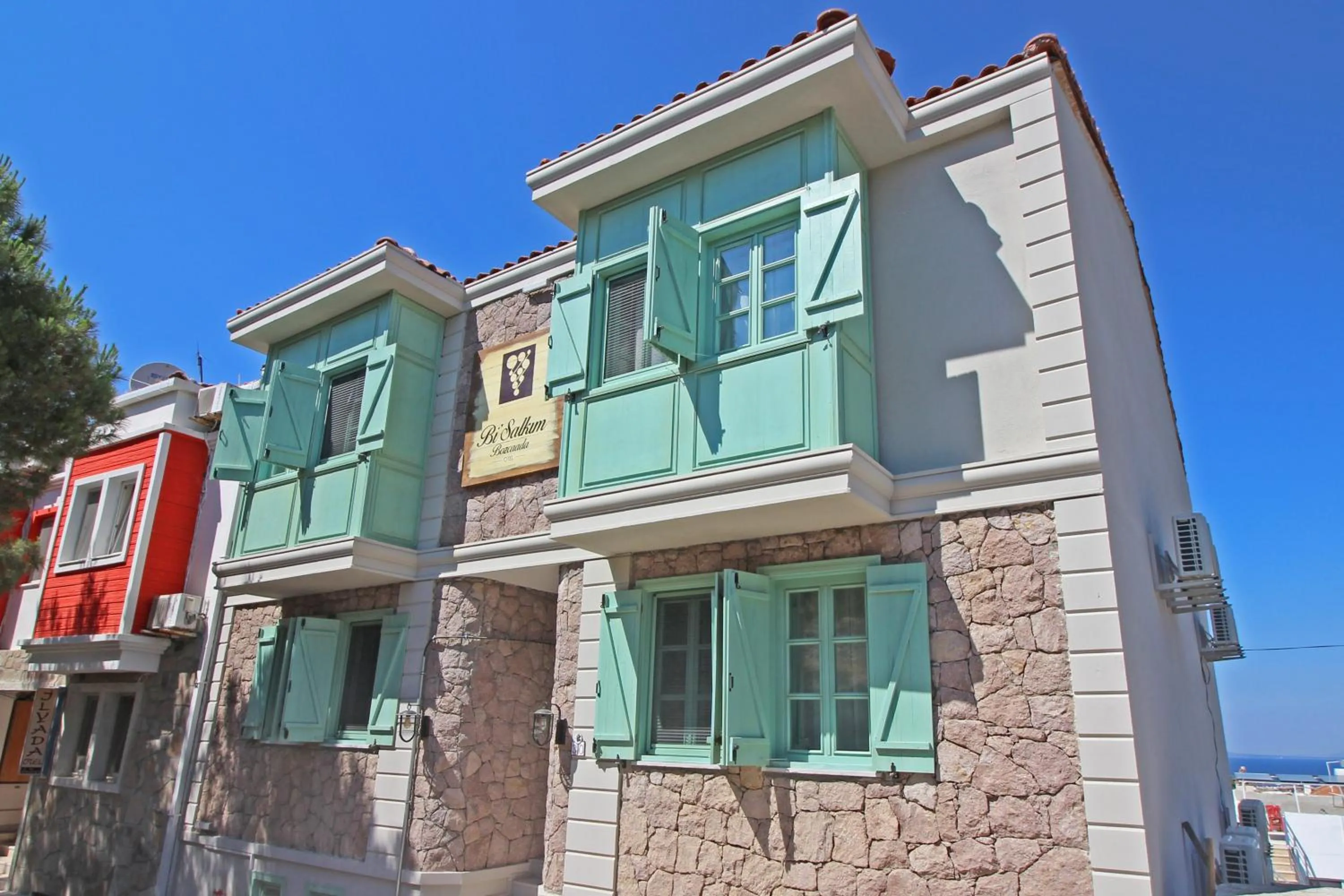 Property building in Bi Salkım Bozcaada Otel