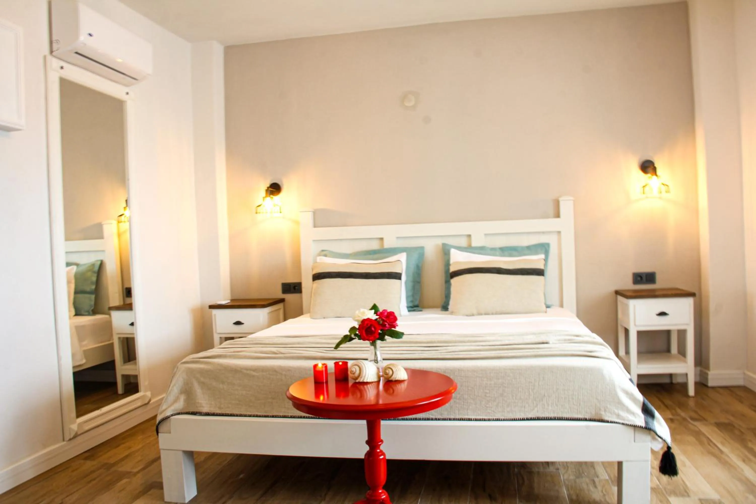 Bed in Bi Salkım Bozcaada Otel