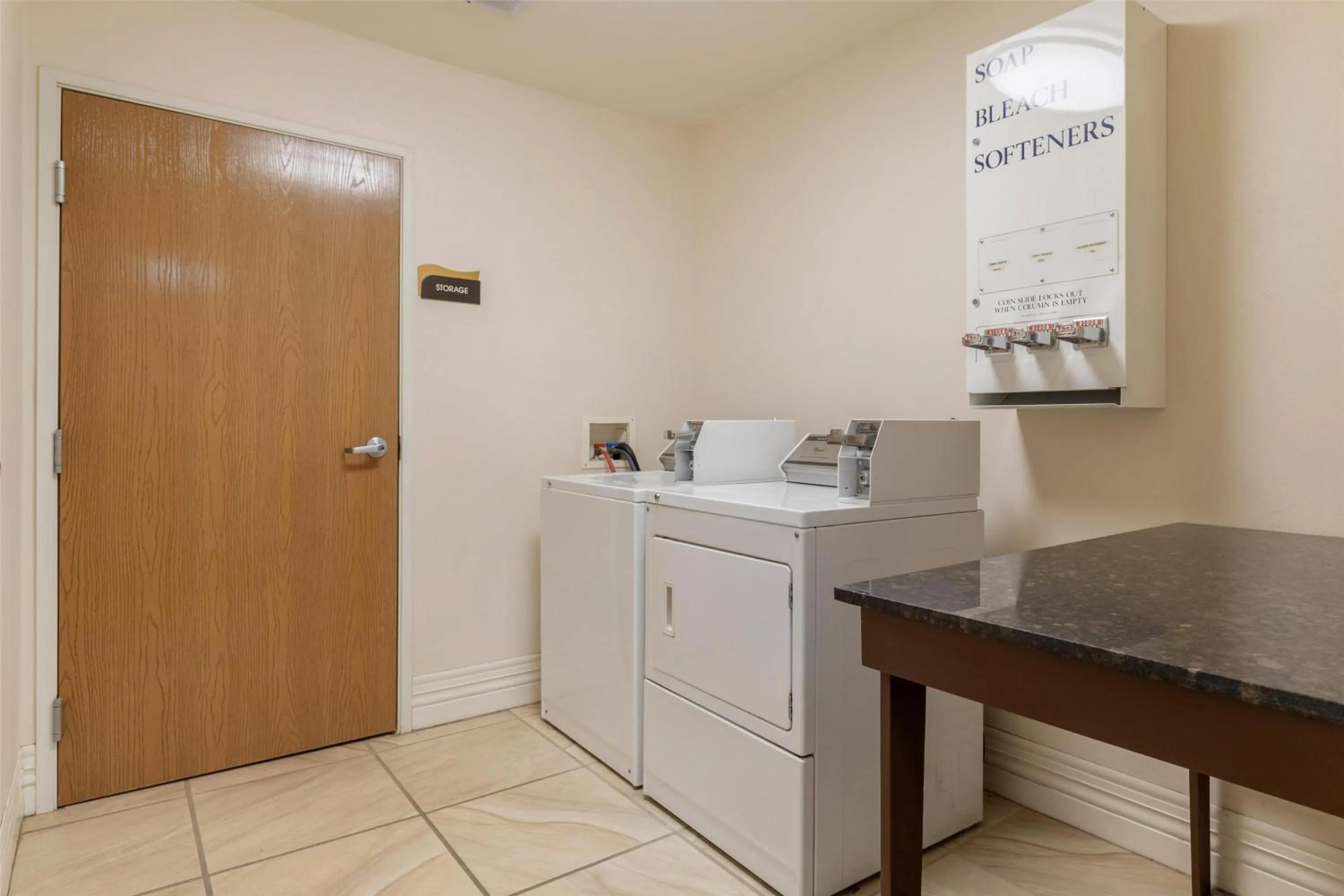 Property building in Best Western Parsons Inn