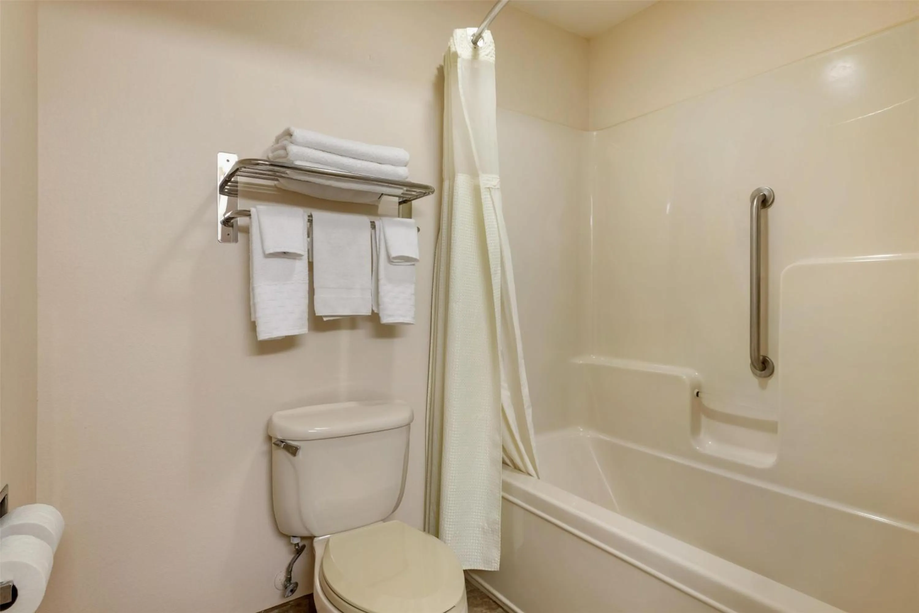 Bathroom in Best Western Parsons Inn