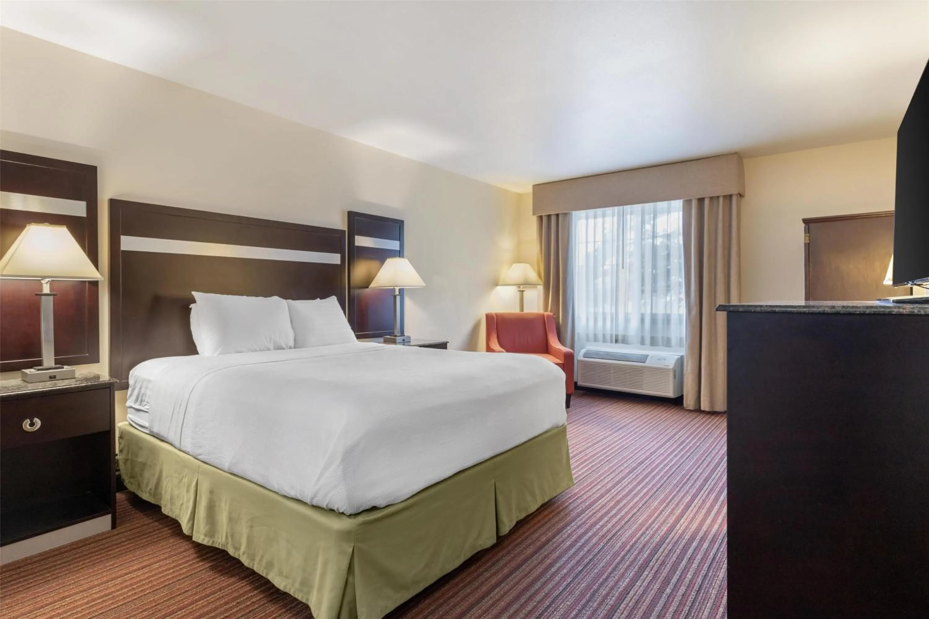 Bedroom, Bed in Best Western Parsons Inn