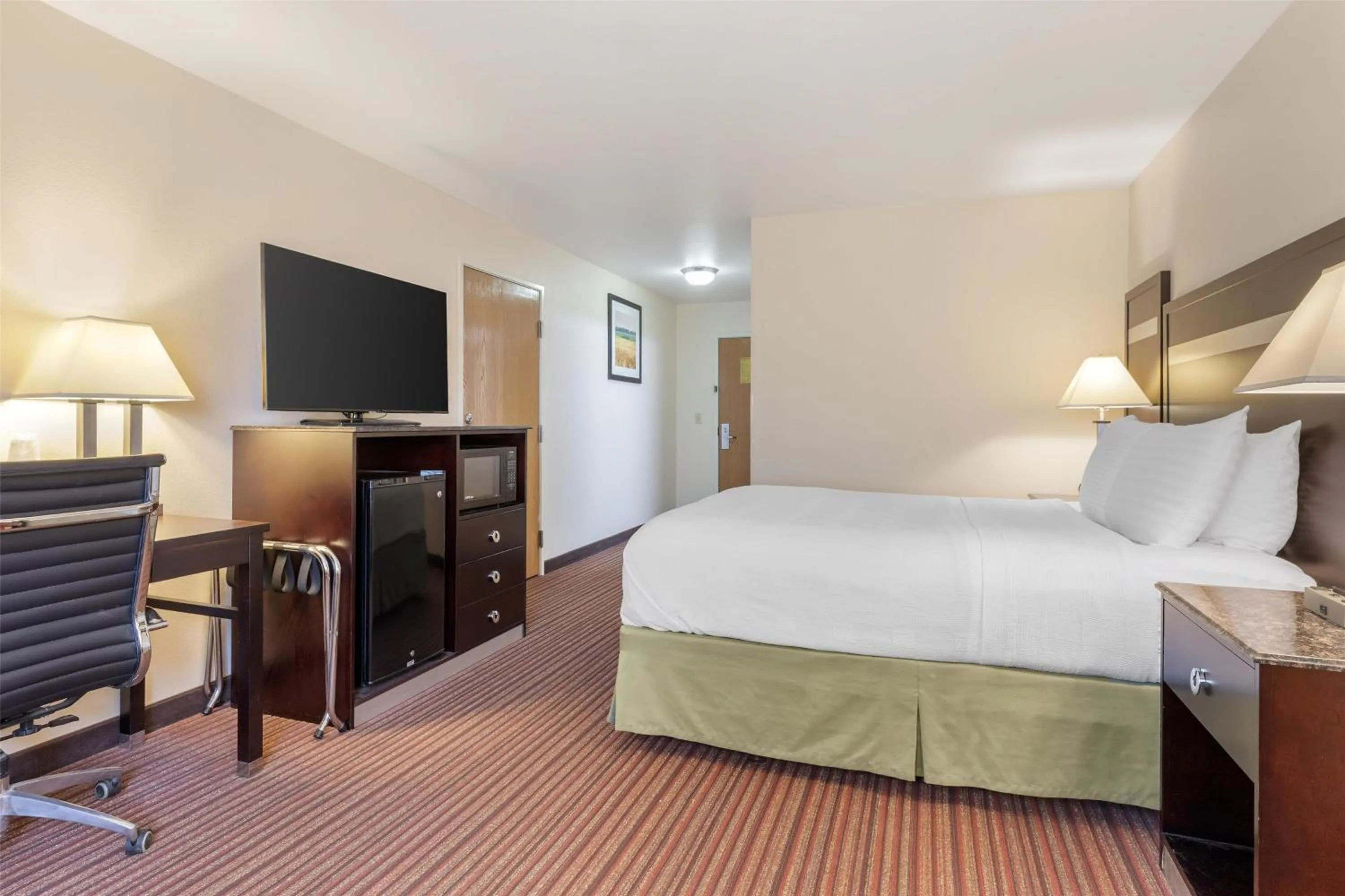 Bedroom, Bed in Best Western Parsons Inn