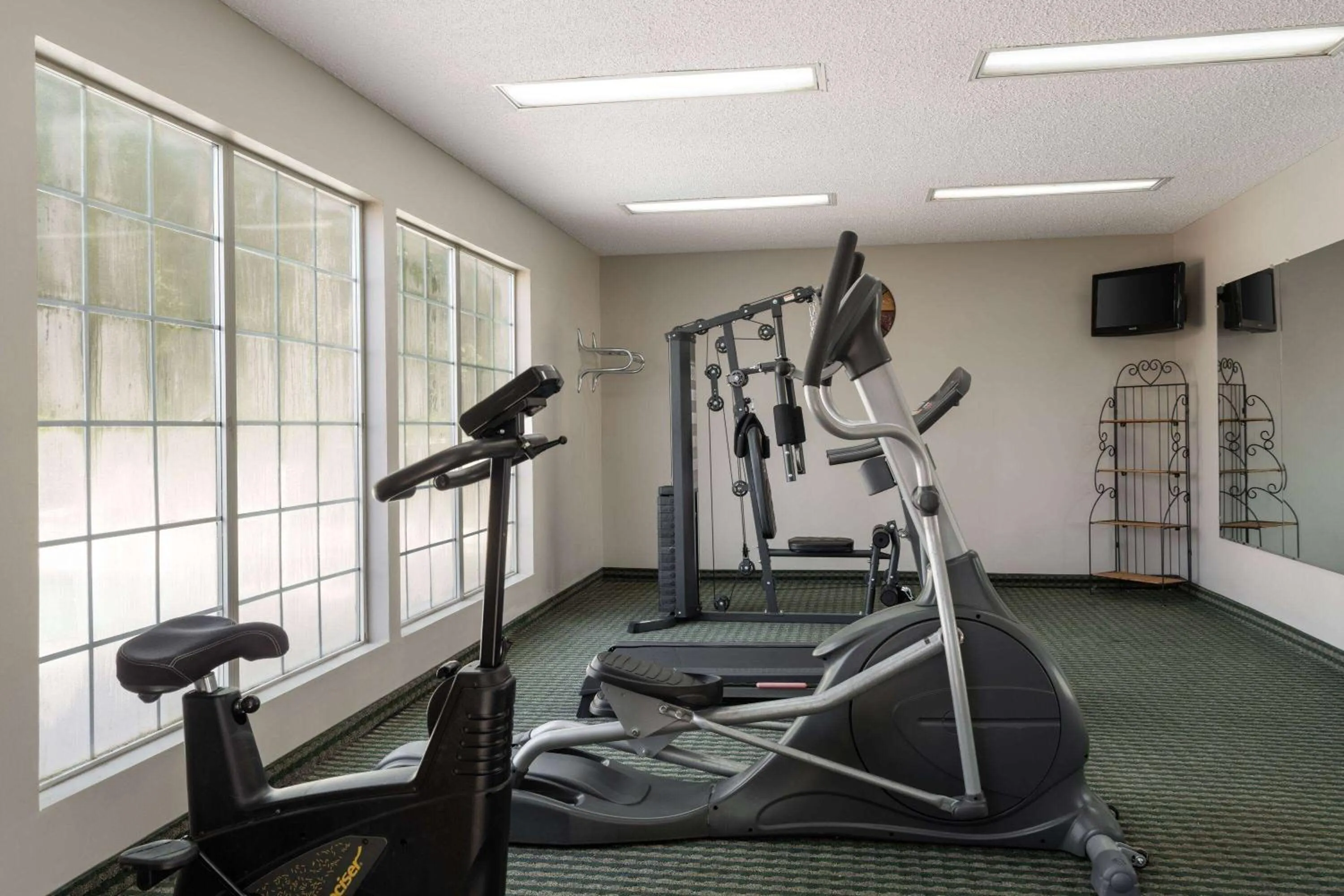 Fitness centre/facilities in Baymont by Wyndham Kingsland