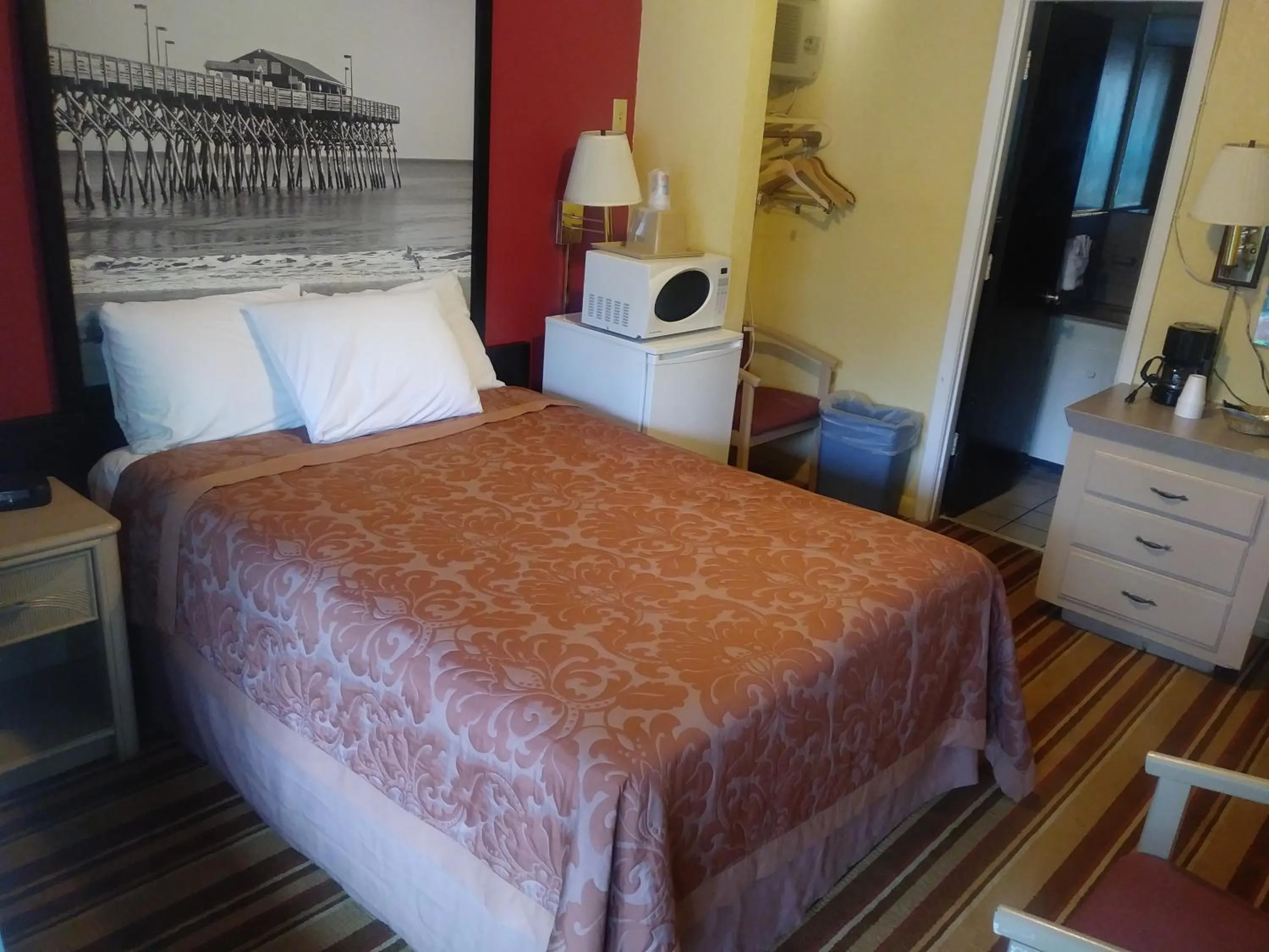 Bedroom, Bed in Royal Palace Inn and Suites Myrtle Beach Ocean Blvd