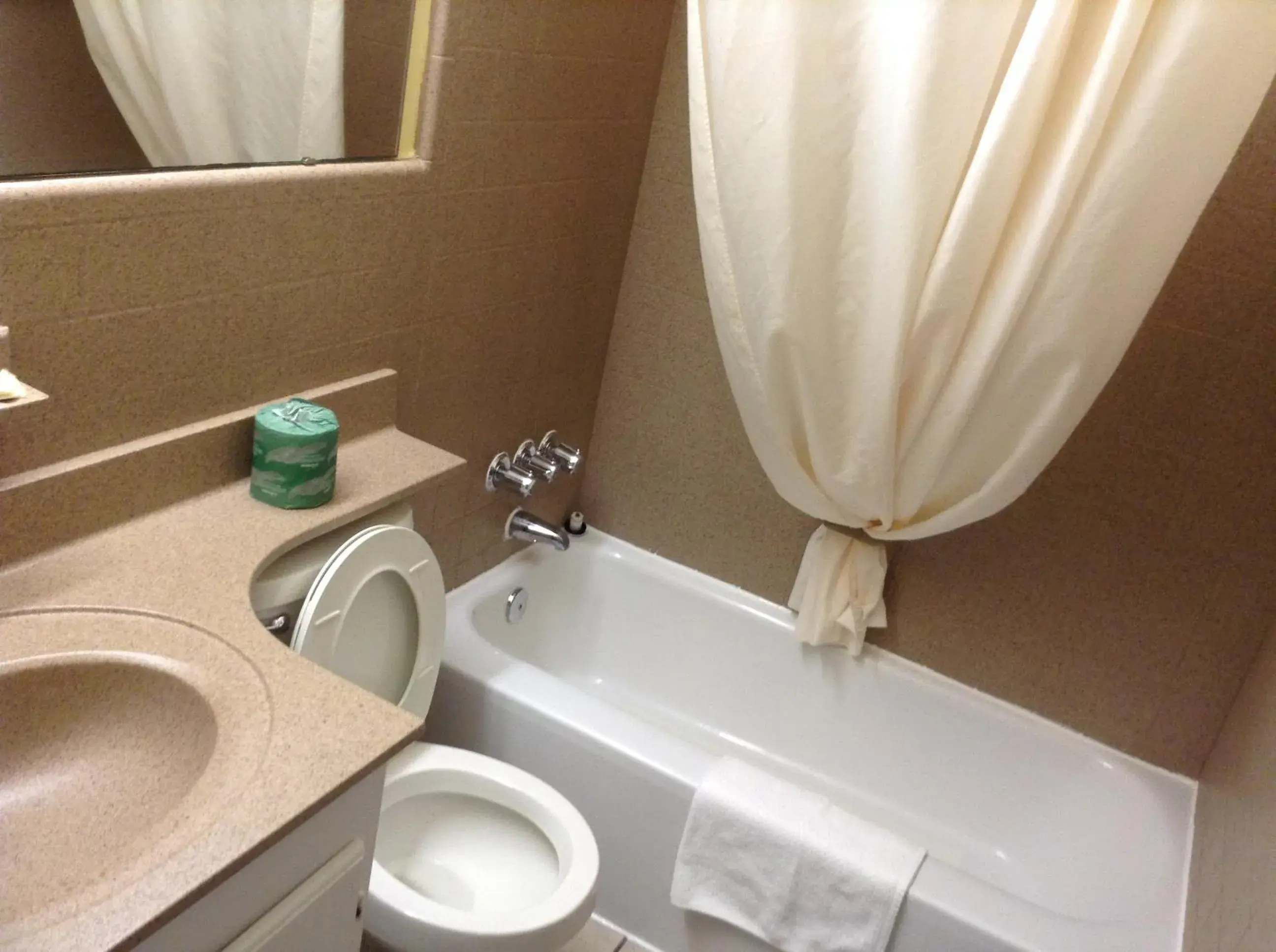 One Room with One Double Bed in Royal Palace Inn and Suites Myrtle Beach Ocean Blvd One Room with One Double Bed in Royal Palace Inn and Suites Myrtle Beach Ocean Blvd