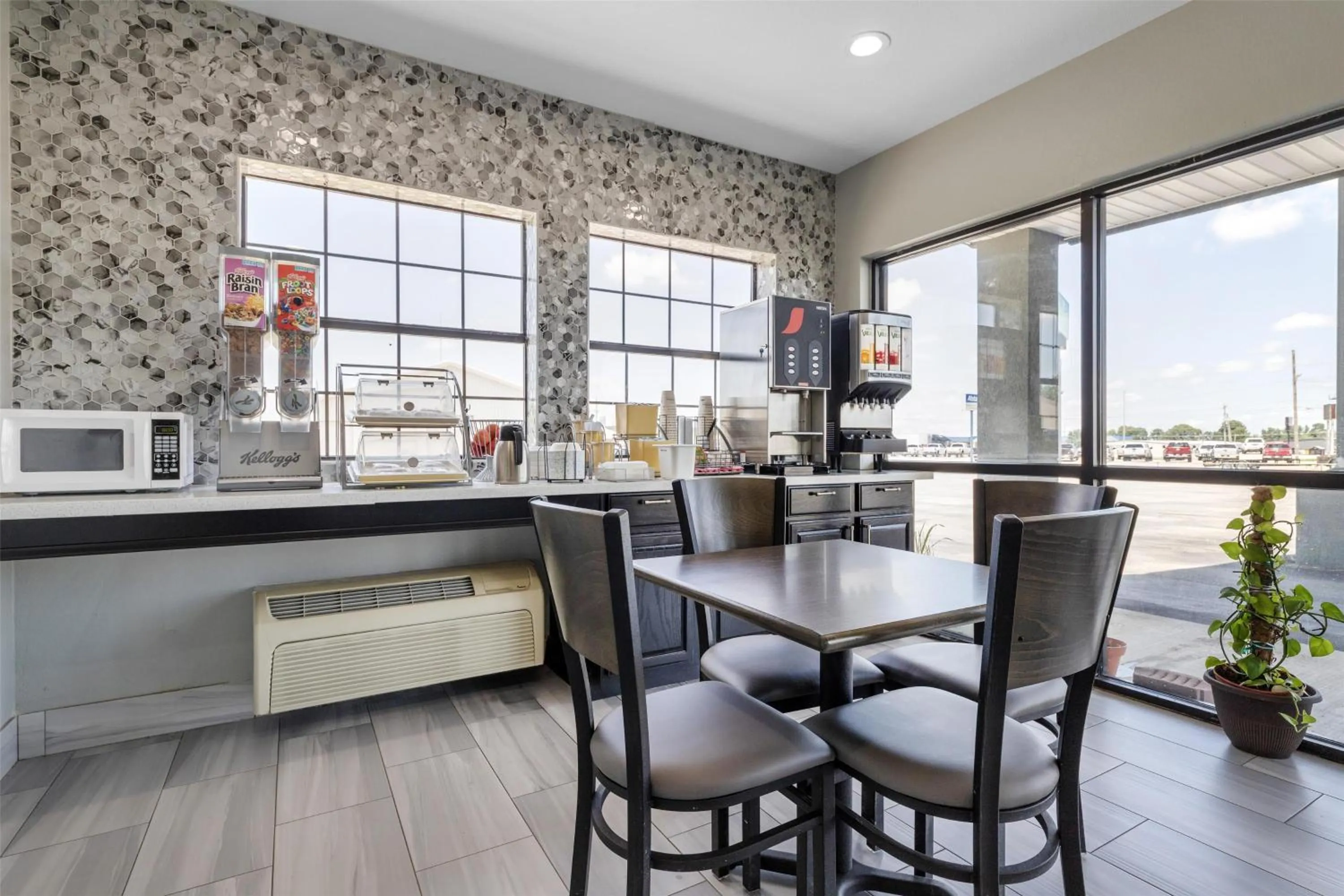 Restaurant/places to eat in SureStay by Best Western McAlester