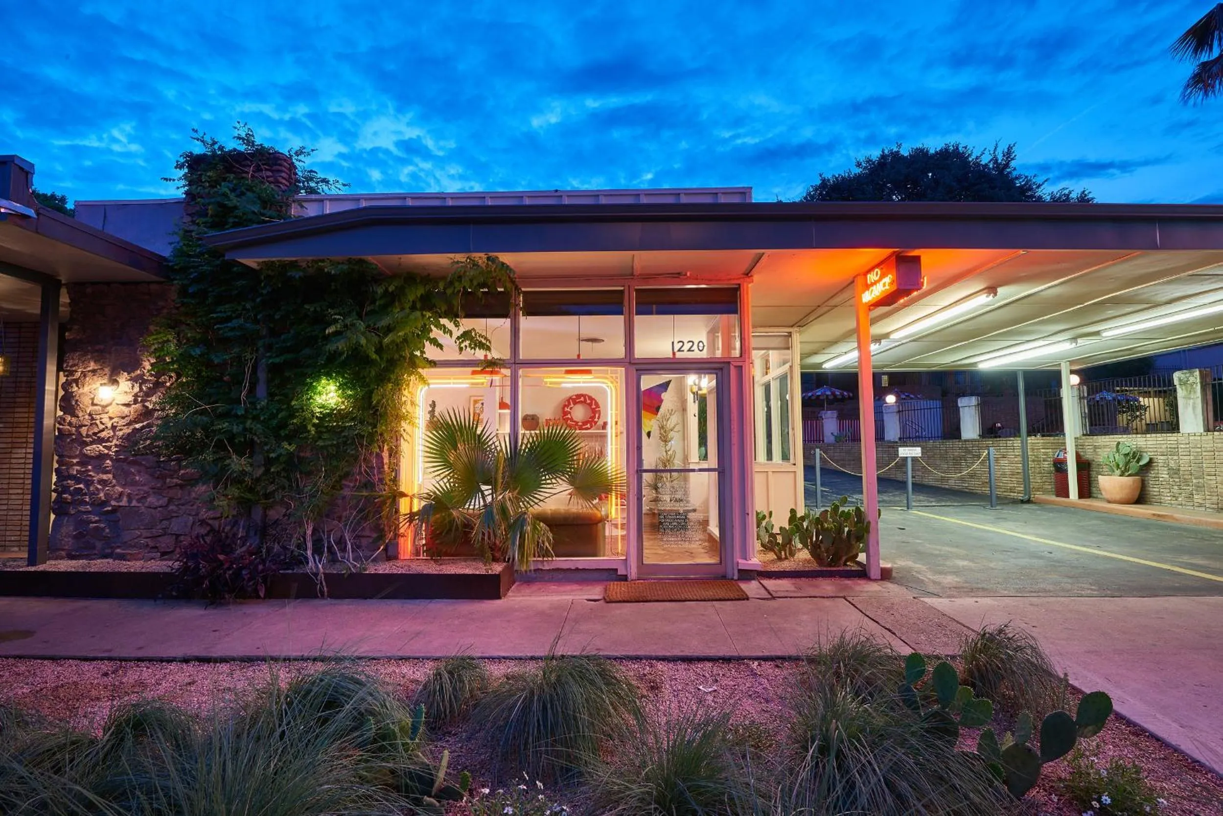 Facade/entrance in Austin Motel
