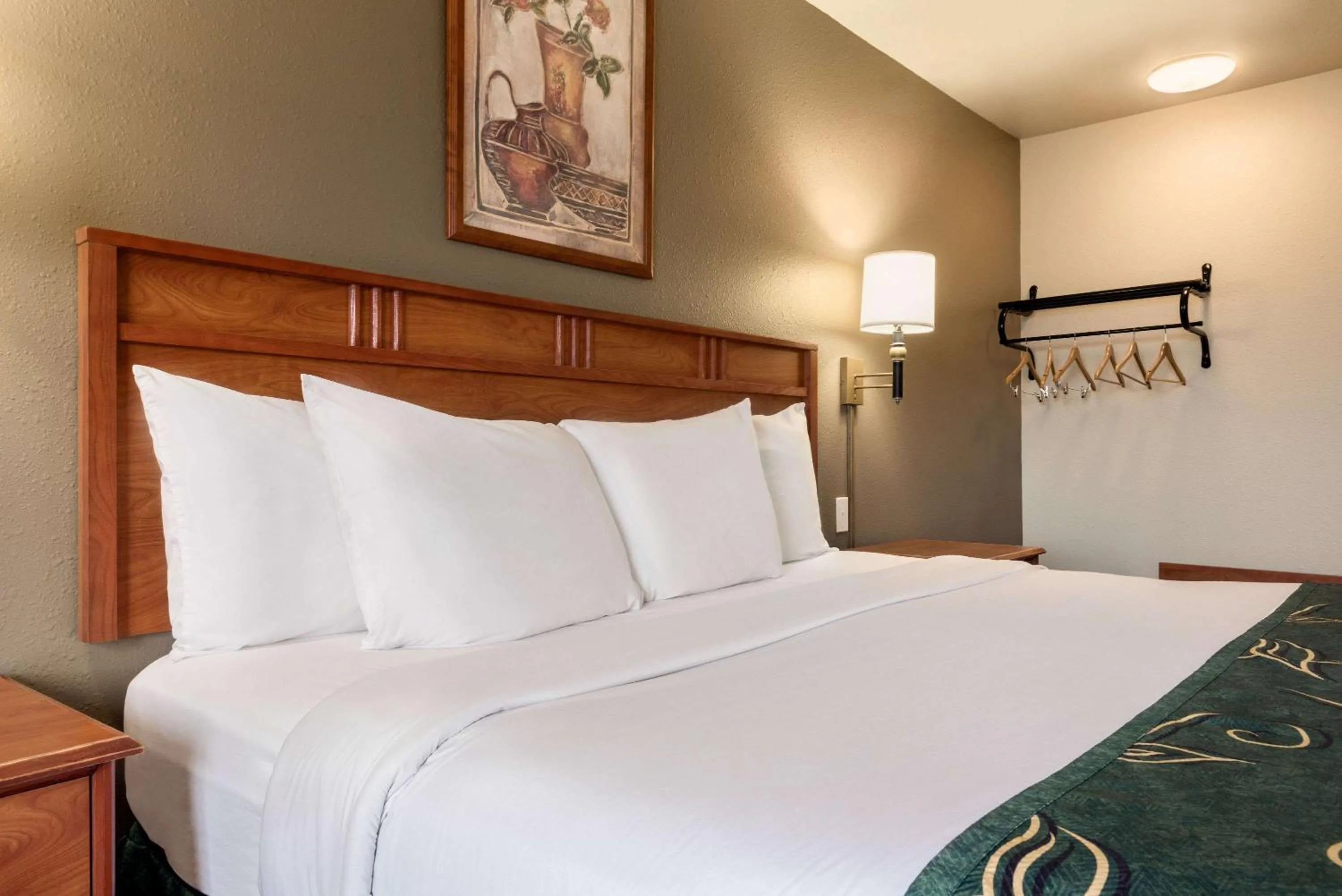 Photo of the whole room, Bed in Travelodge by Wyndham Missouri Valley