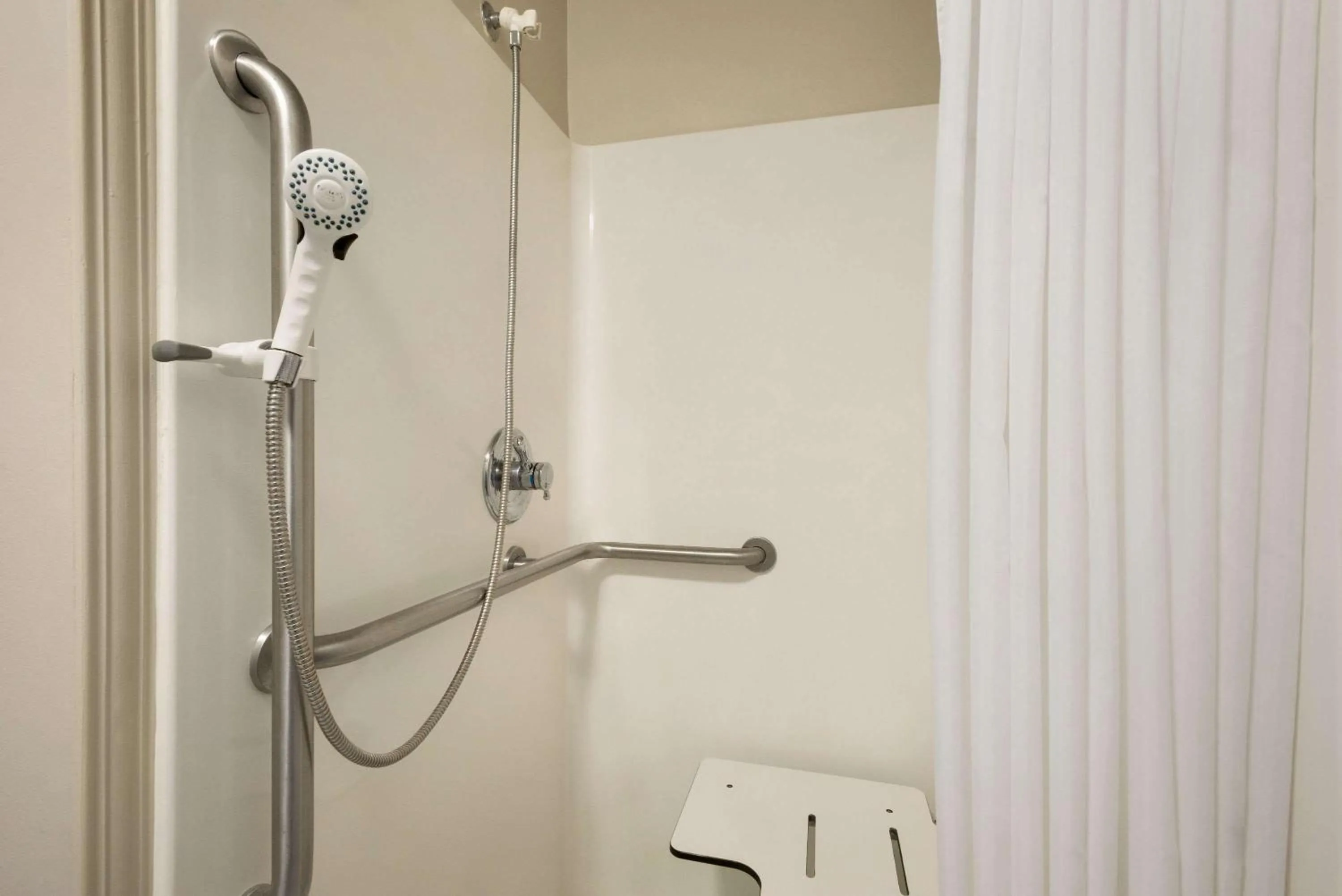 Bathroom in Travelodge by Wyndham Missouri Valley