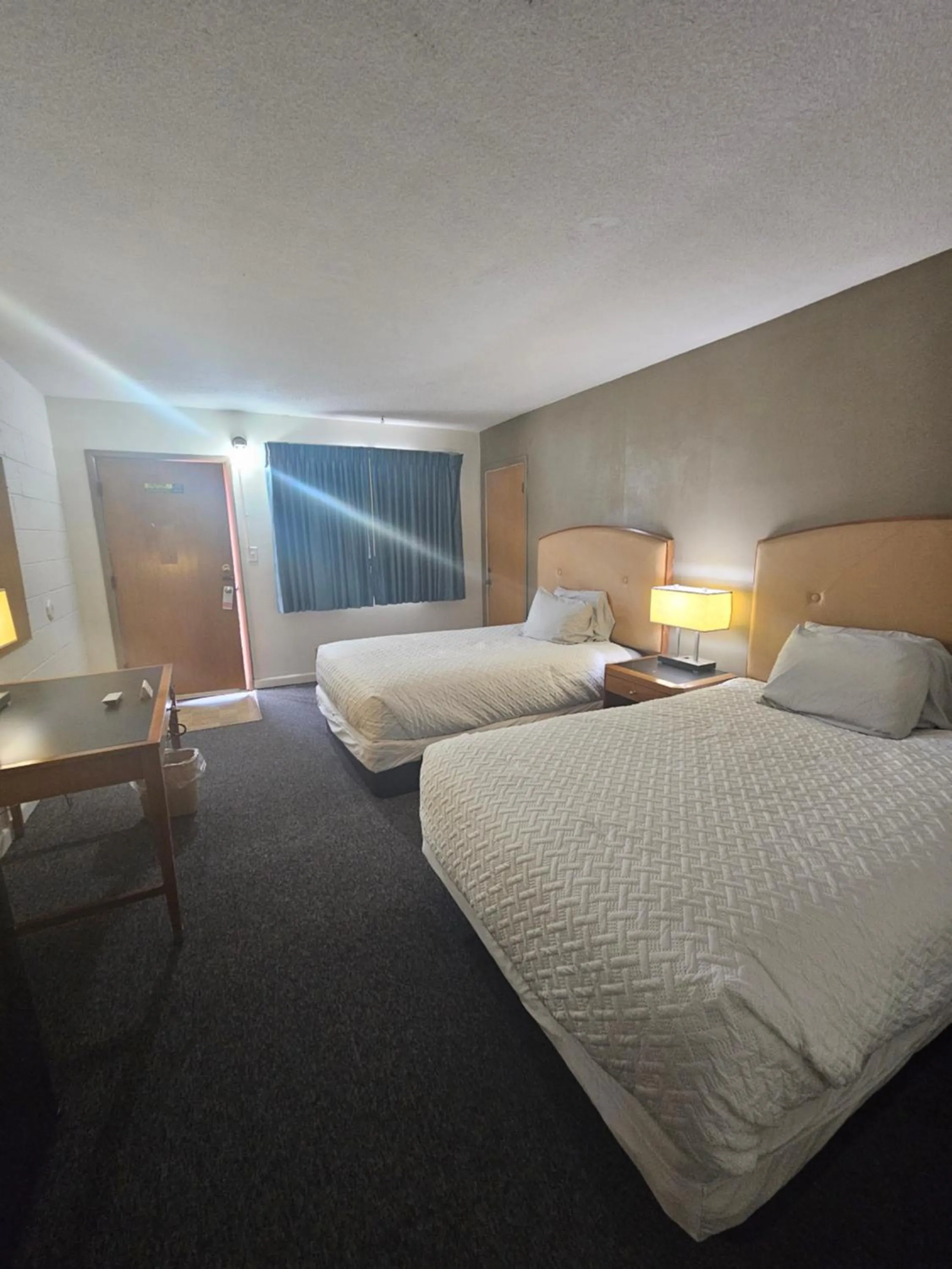 Photo of the whole room, Bed in Hastings Inn