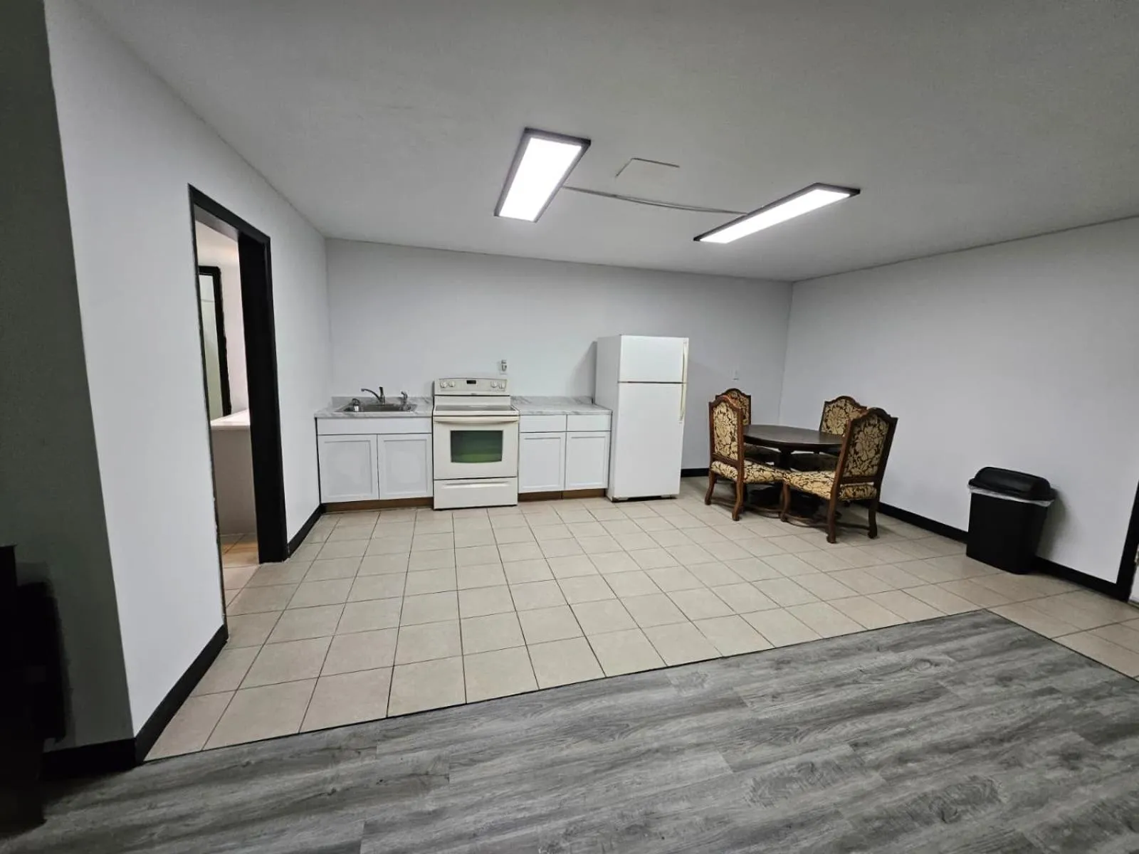 Kitchen or kitchenette in Hastings Inn