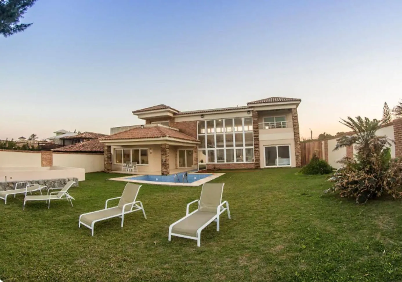 Property building in Villa Mar de fondo