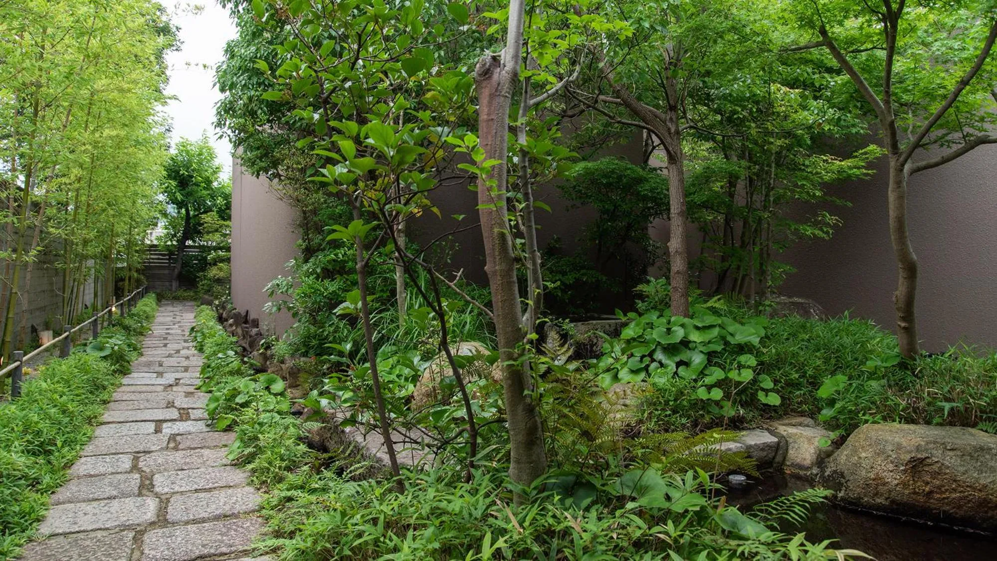 Property building in Kotengu Sanroji