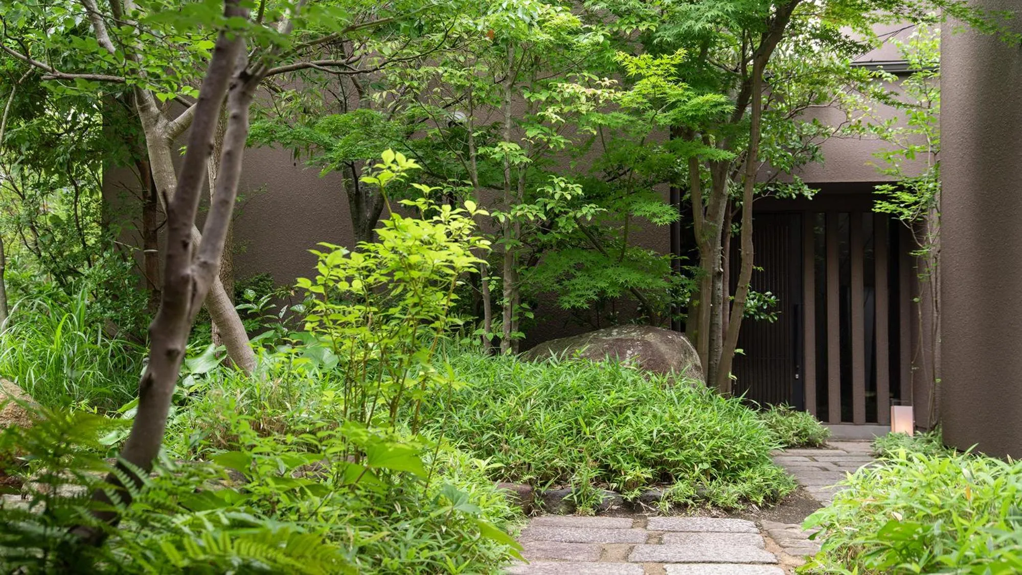 Property building in Kotengu Sanroji