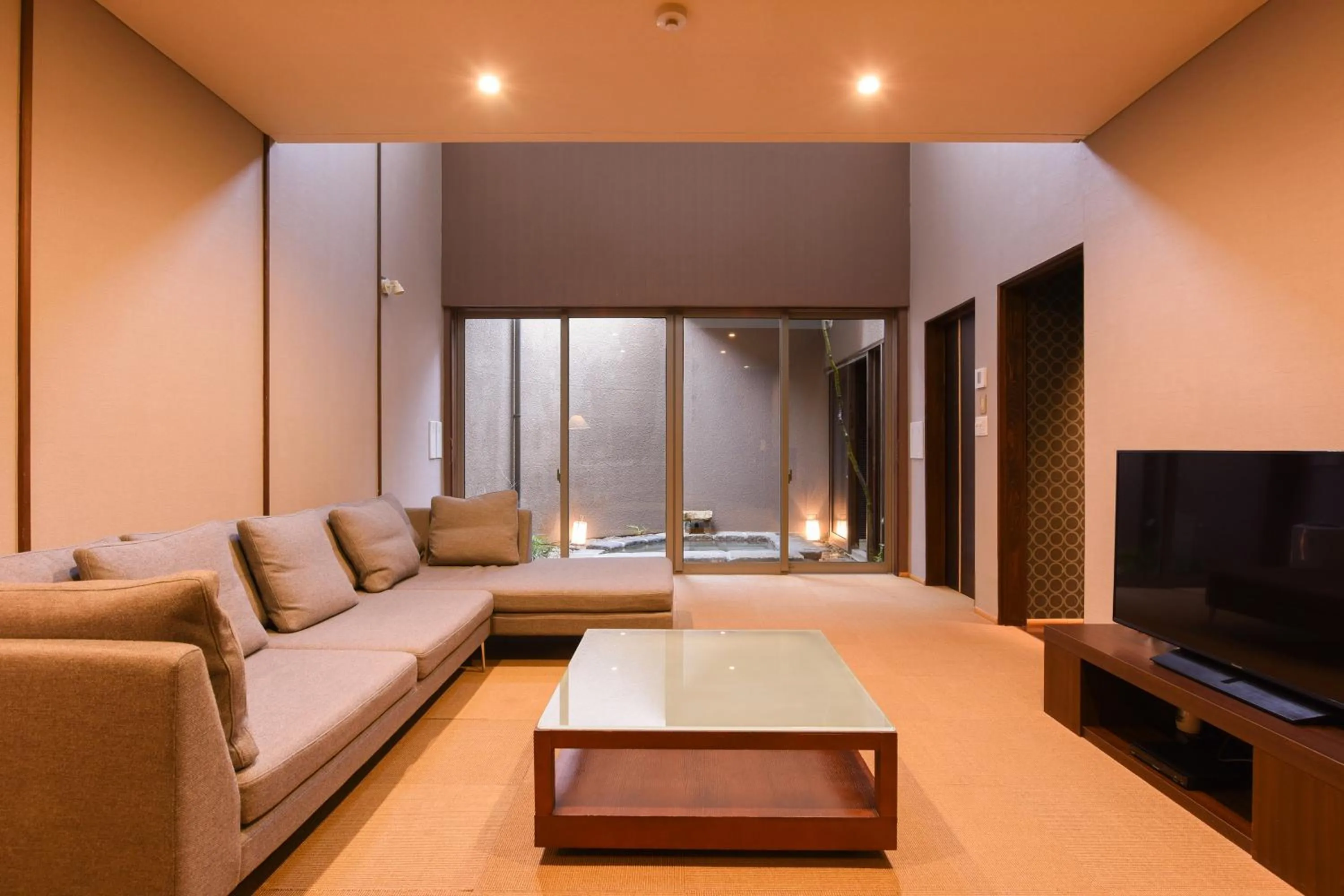 TV and multimedia in Kotengu Sanroji