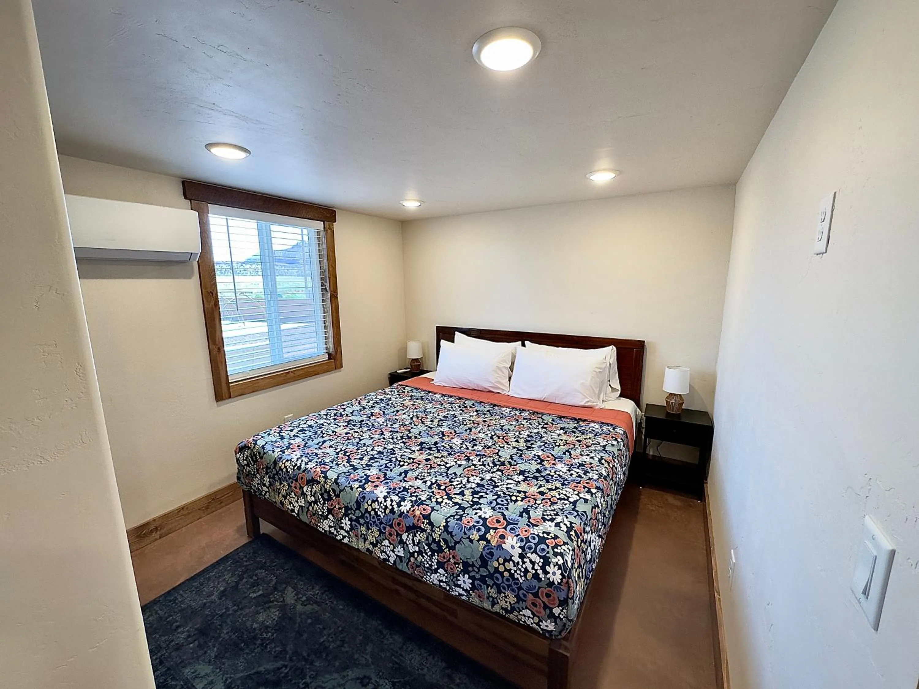 Bed in Gooseberry Lodges Zion National Park Area