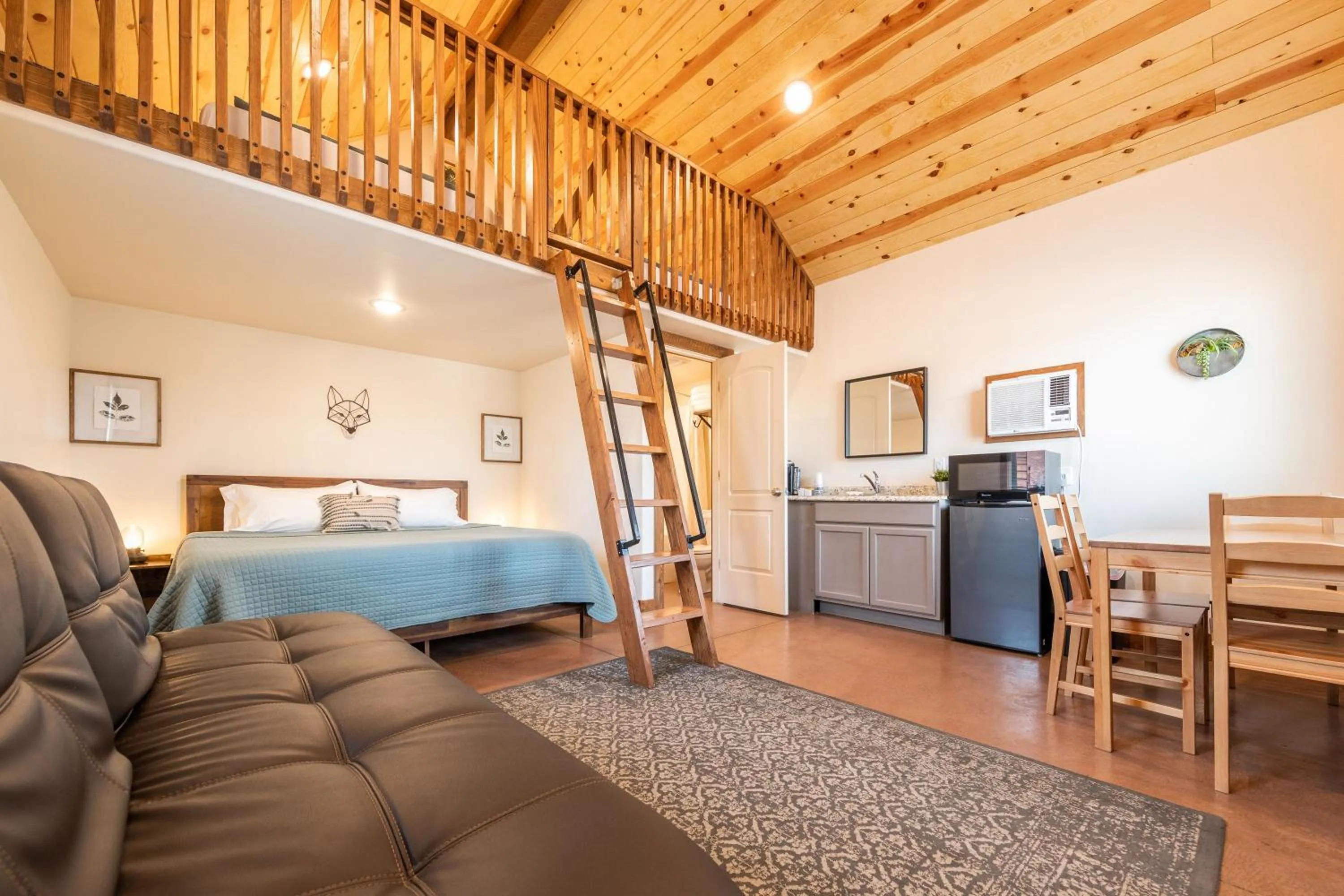 Photo of the whole room, Bed in Gooseberry Lodges Zion National Park Area