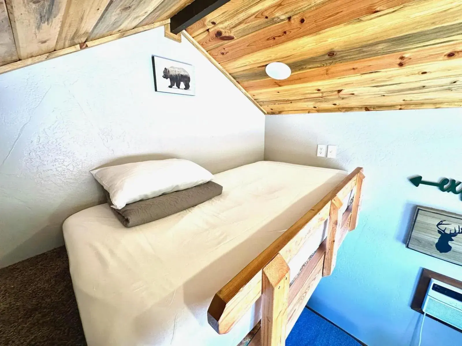 Double Room with Shared Bathroom in Gooseberry Lodges Zion National Park Area Double Room with Shared Bathroom in Gooseberry Lodges Zion National Park Area