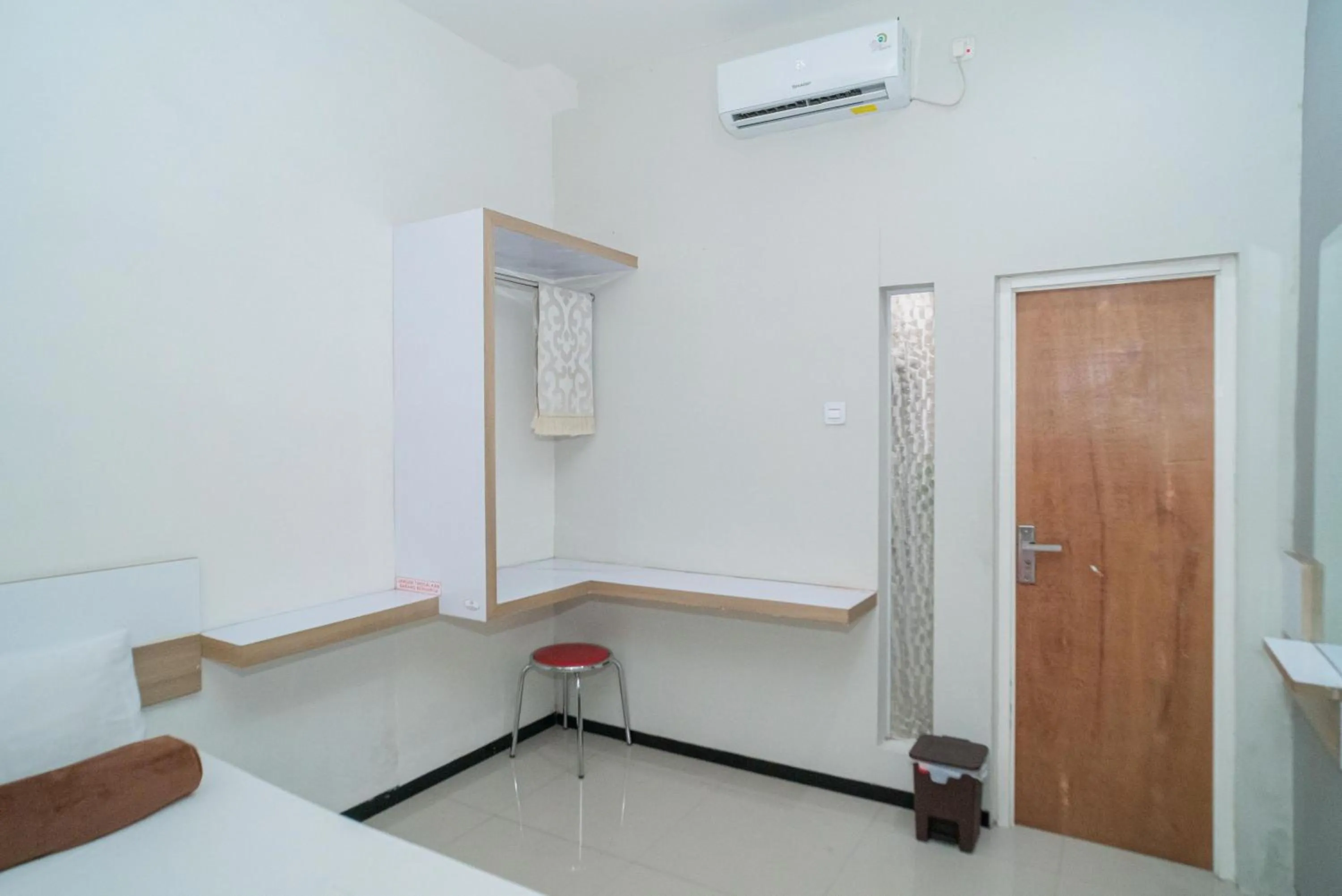 Bedroom in RedDoorz Syariah near Transmart MX Malang